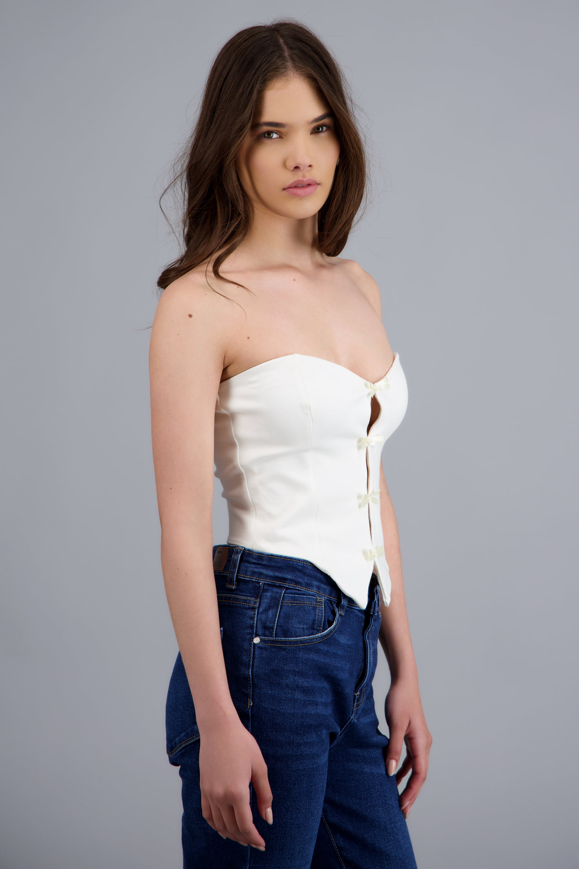 TOP STRAPLESS DET MOÑOS BLANCO