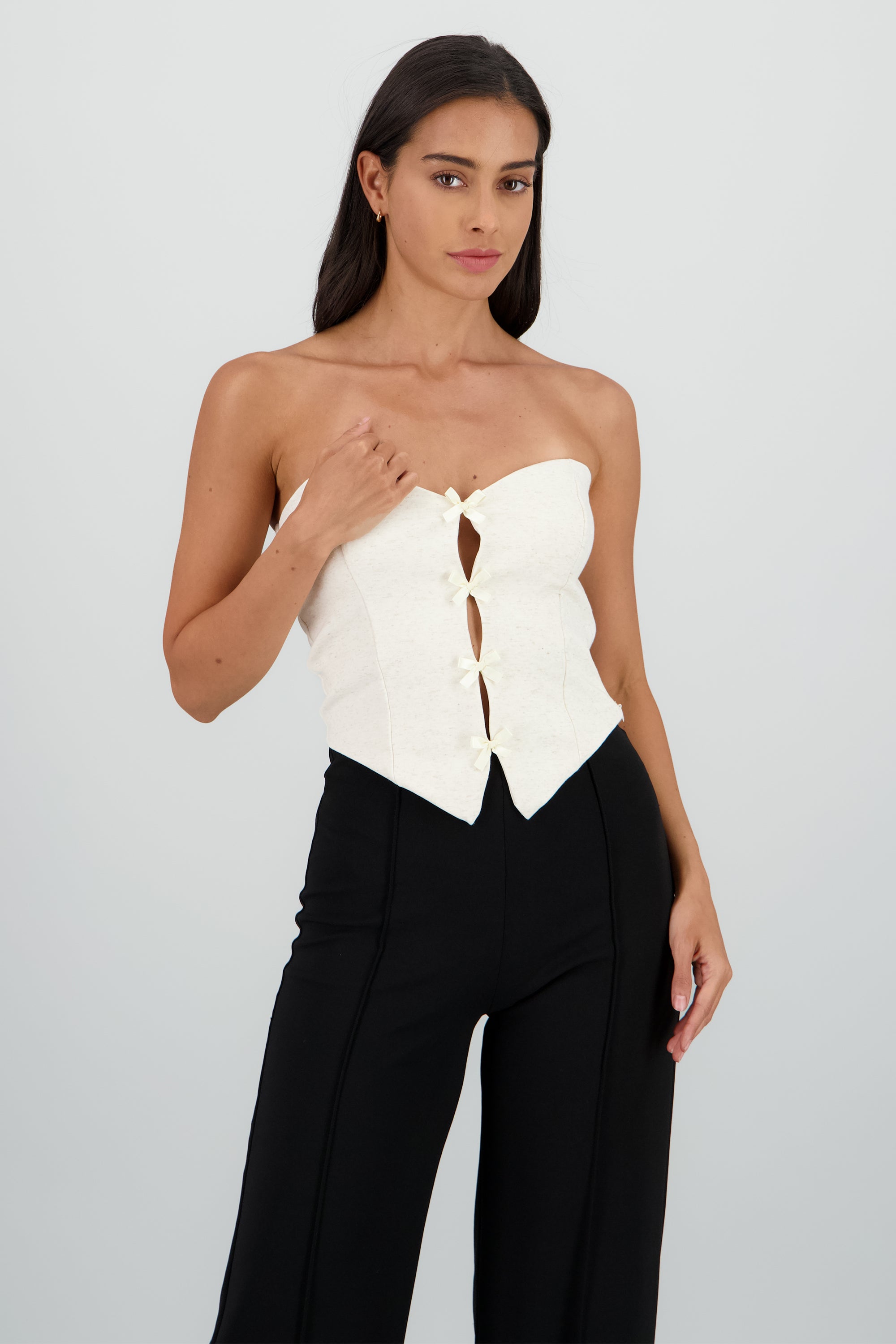 Top strapless detalle moños CREMA