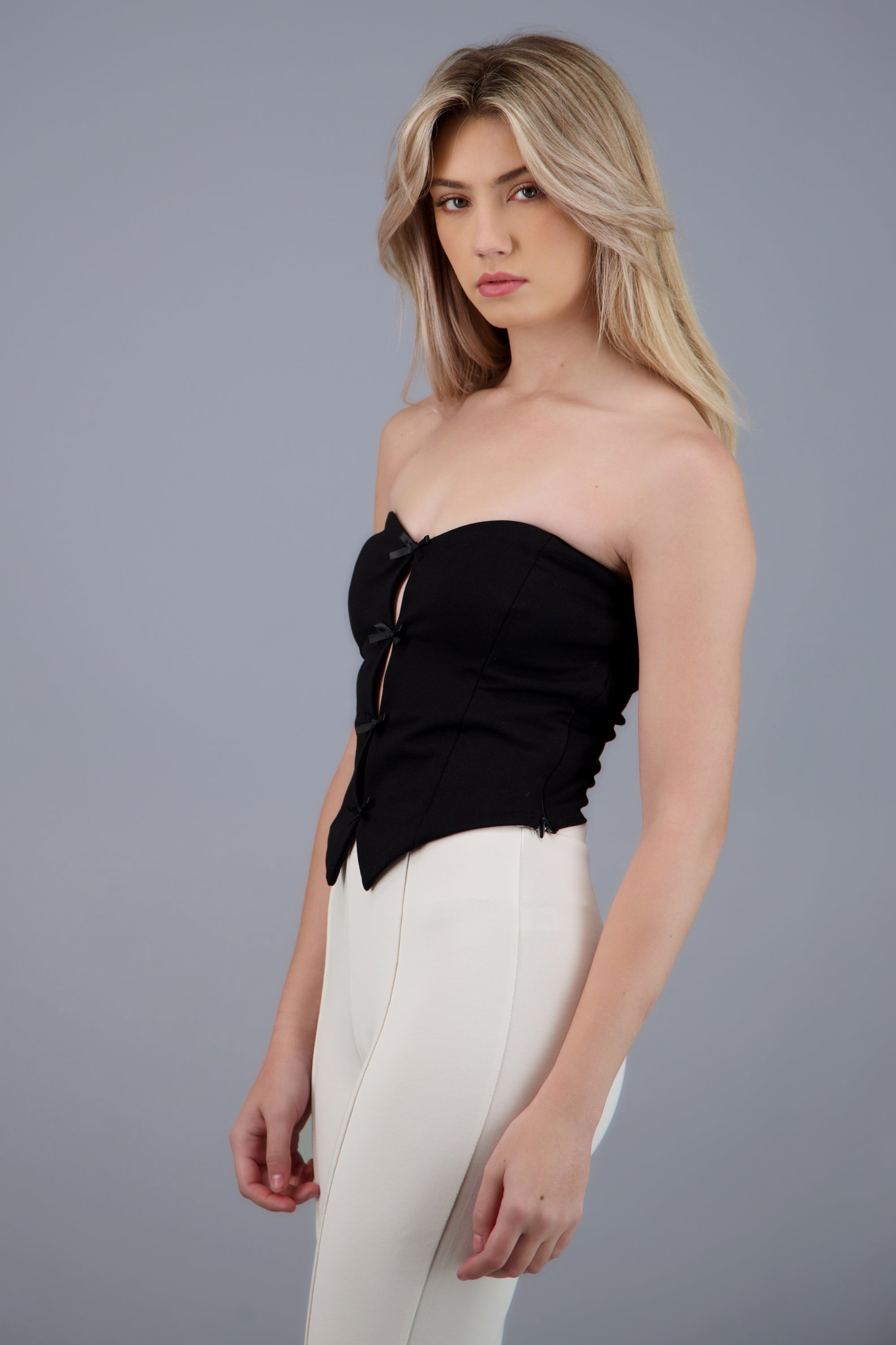Top strapless detalle moños NEGRO