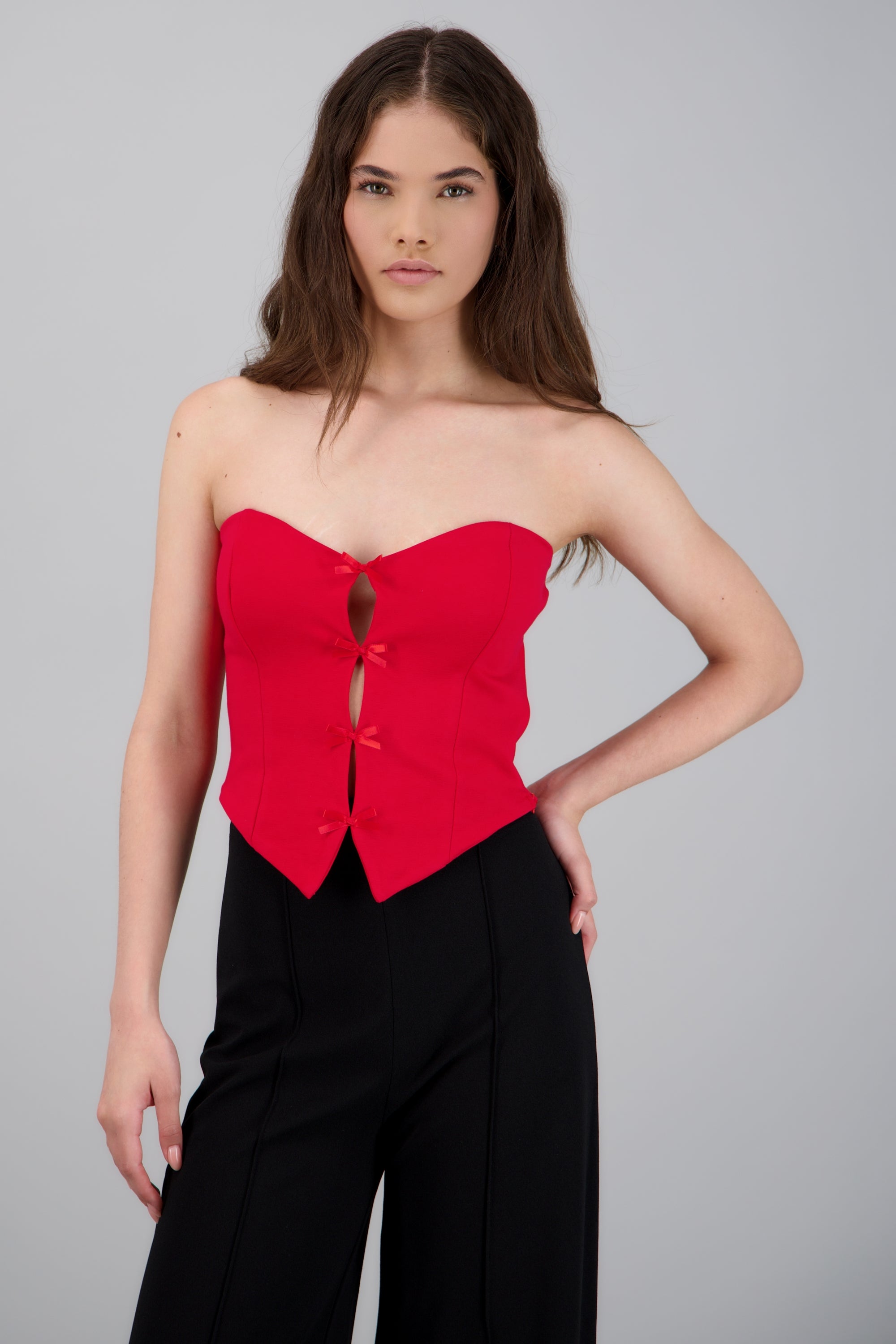 TOP STRAPLESS DET MOÑOS ROJO