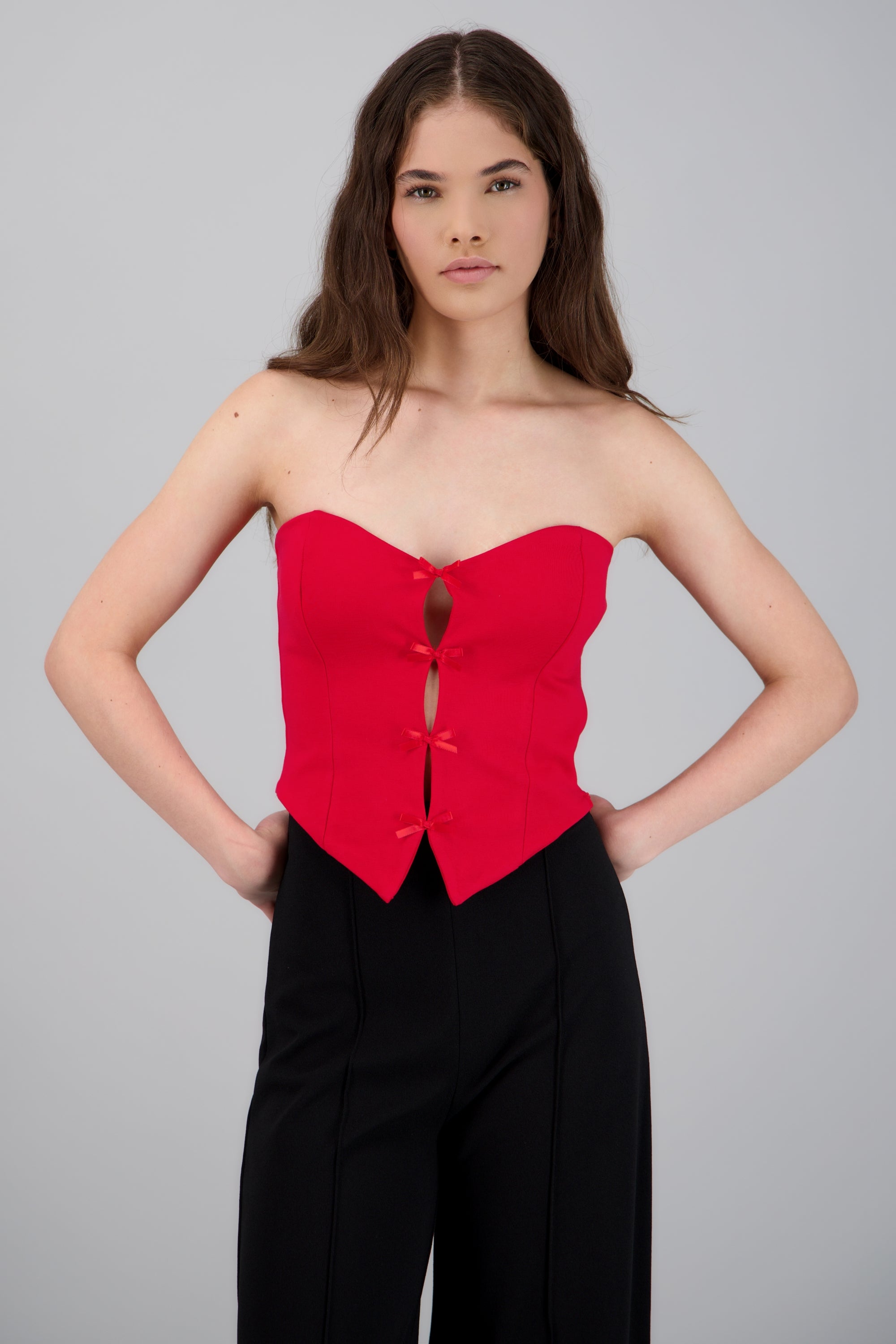 TOP STRAPLESS DET MOÑOS ROJO