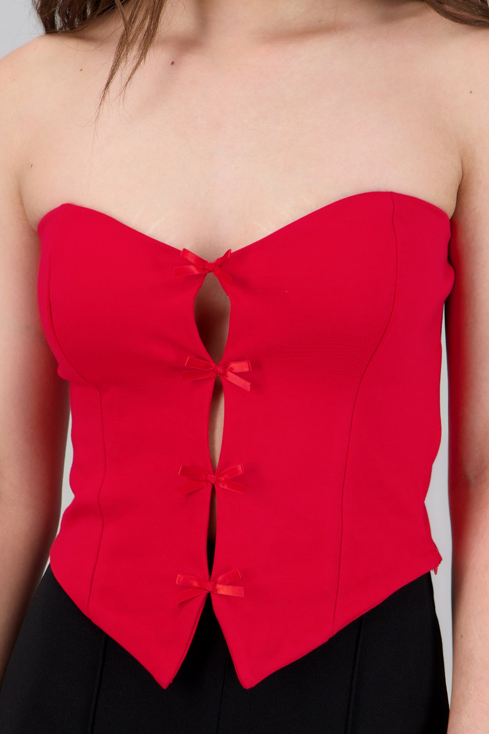 TOP STRAPLESS DET MOÑOS ROJO