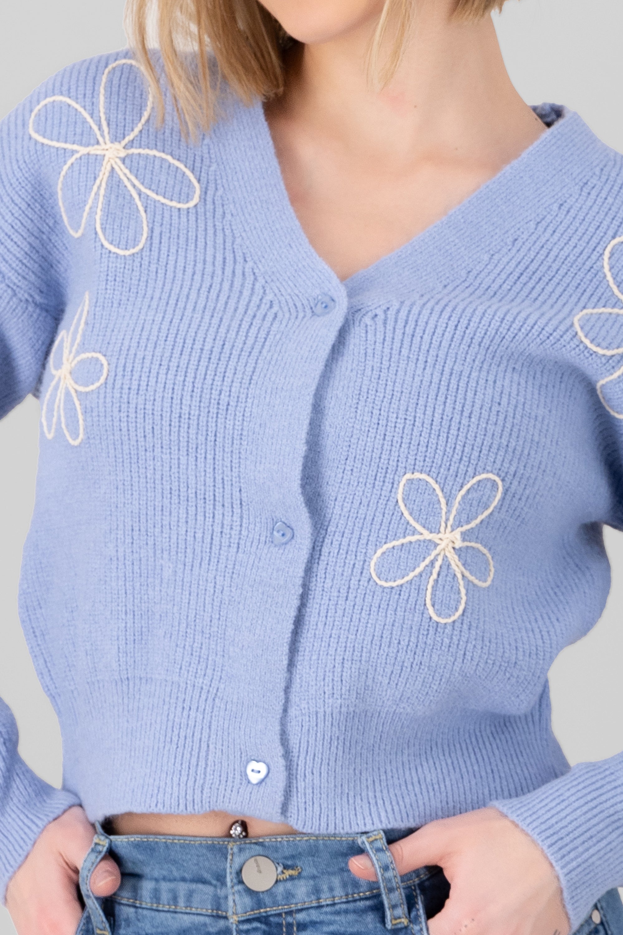 Cardigan tejido bordado flores AZUL CIELO