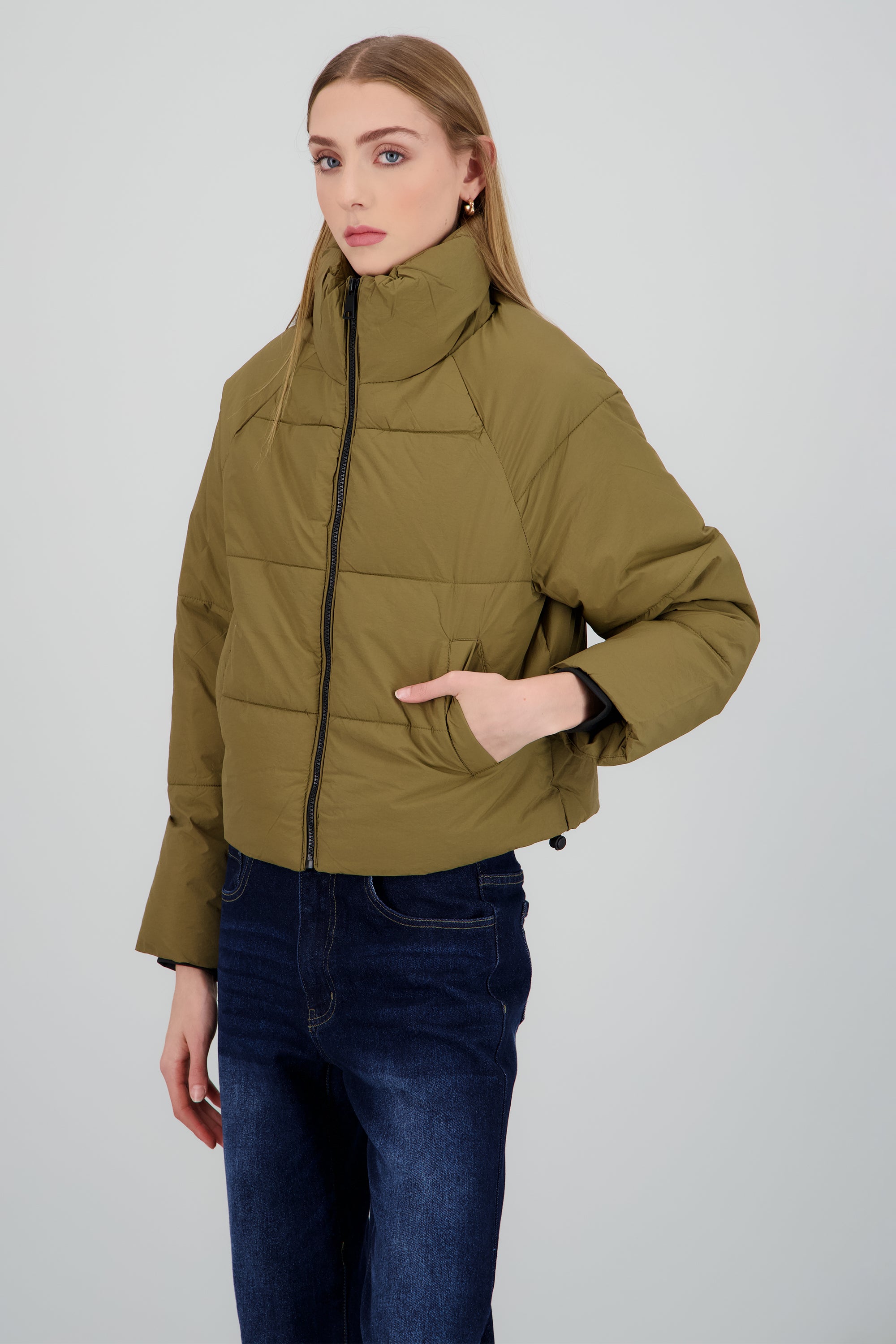 Chamarra capitonada corta OLIVO