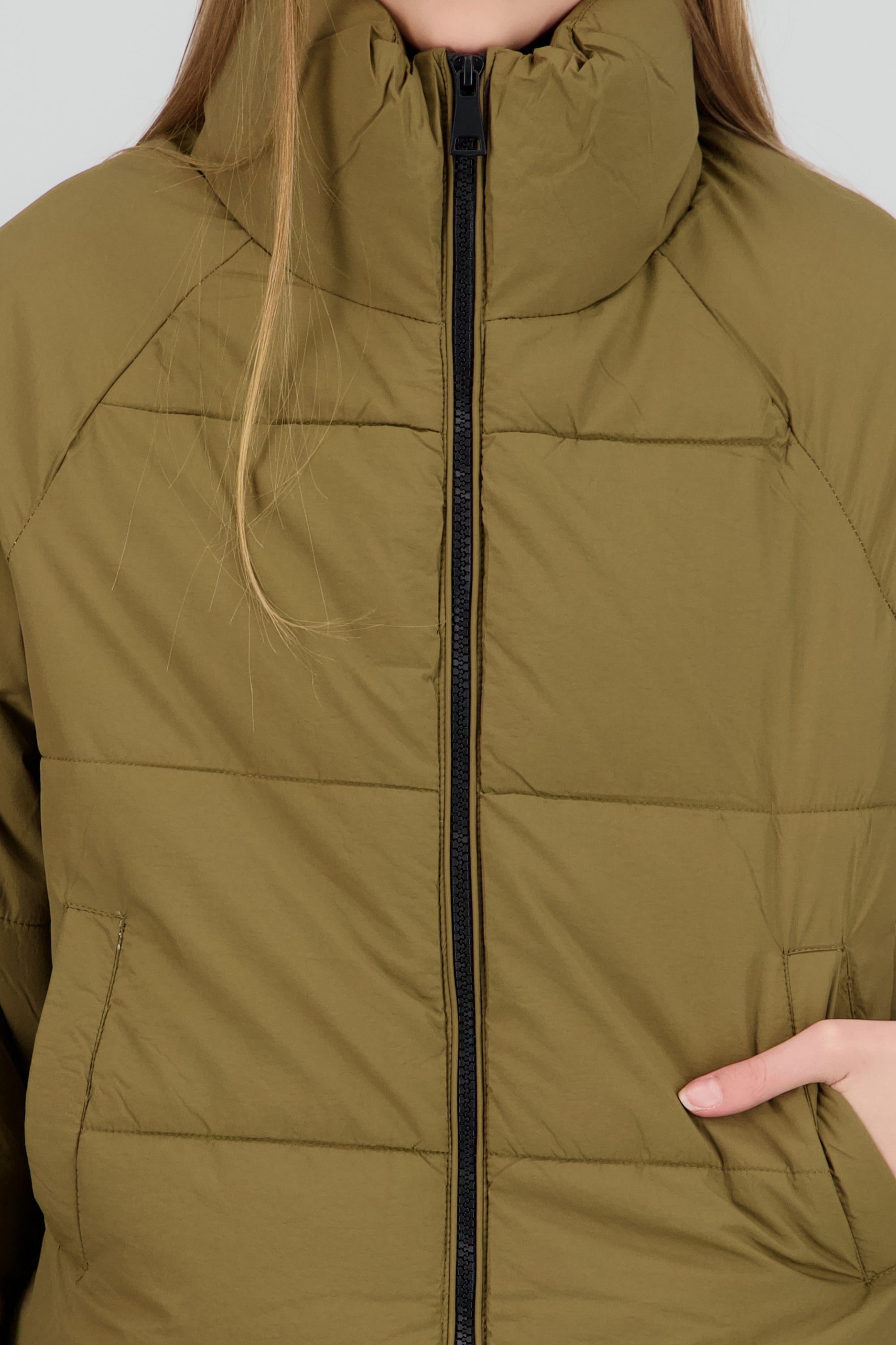 Chamarra capitonada corta OLIVO