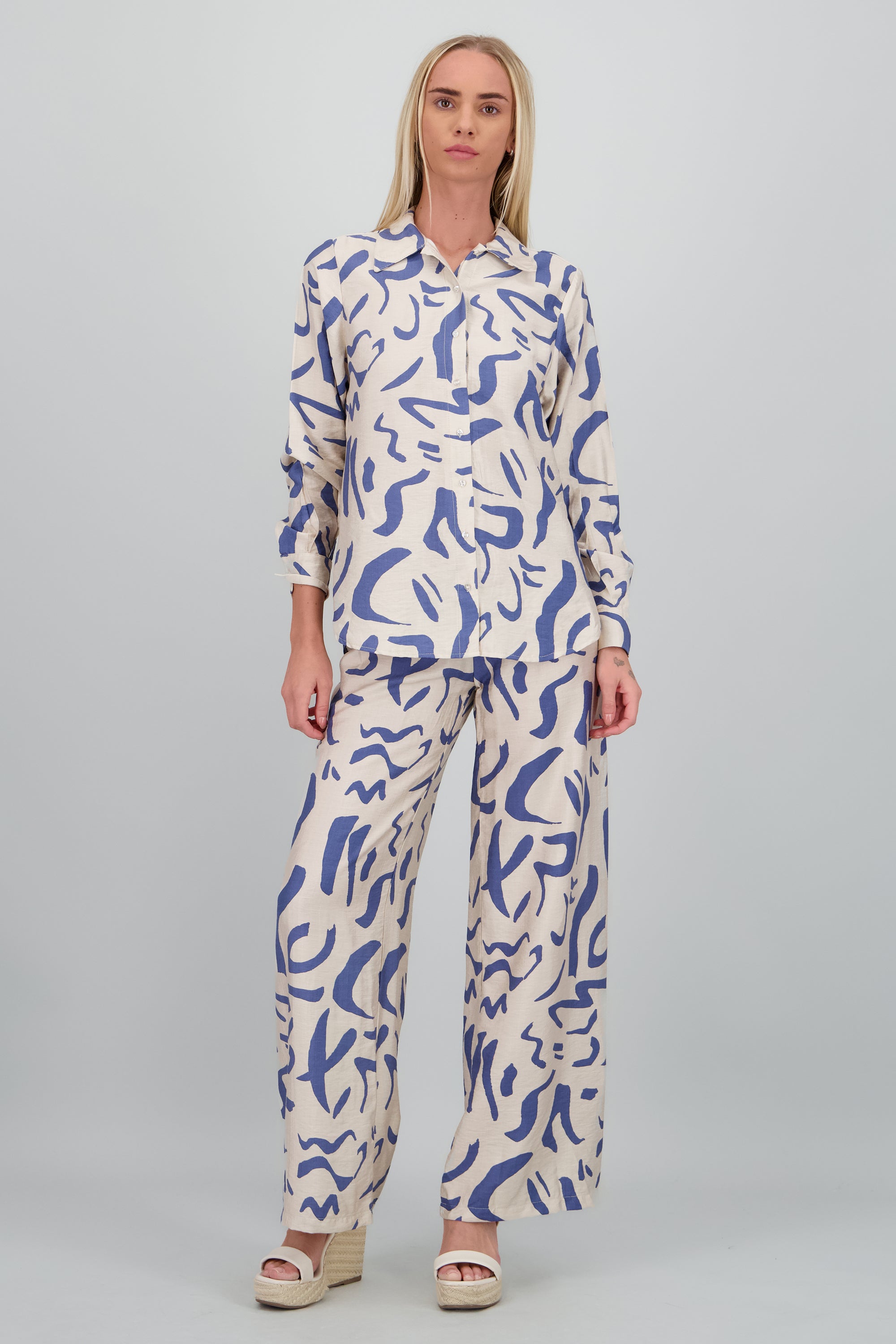 Pantalon fluido detalle estampado AZUL COMBO