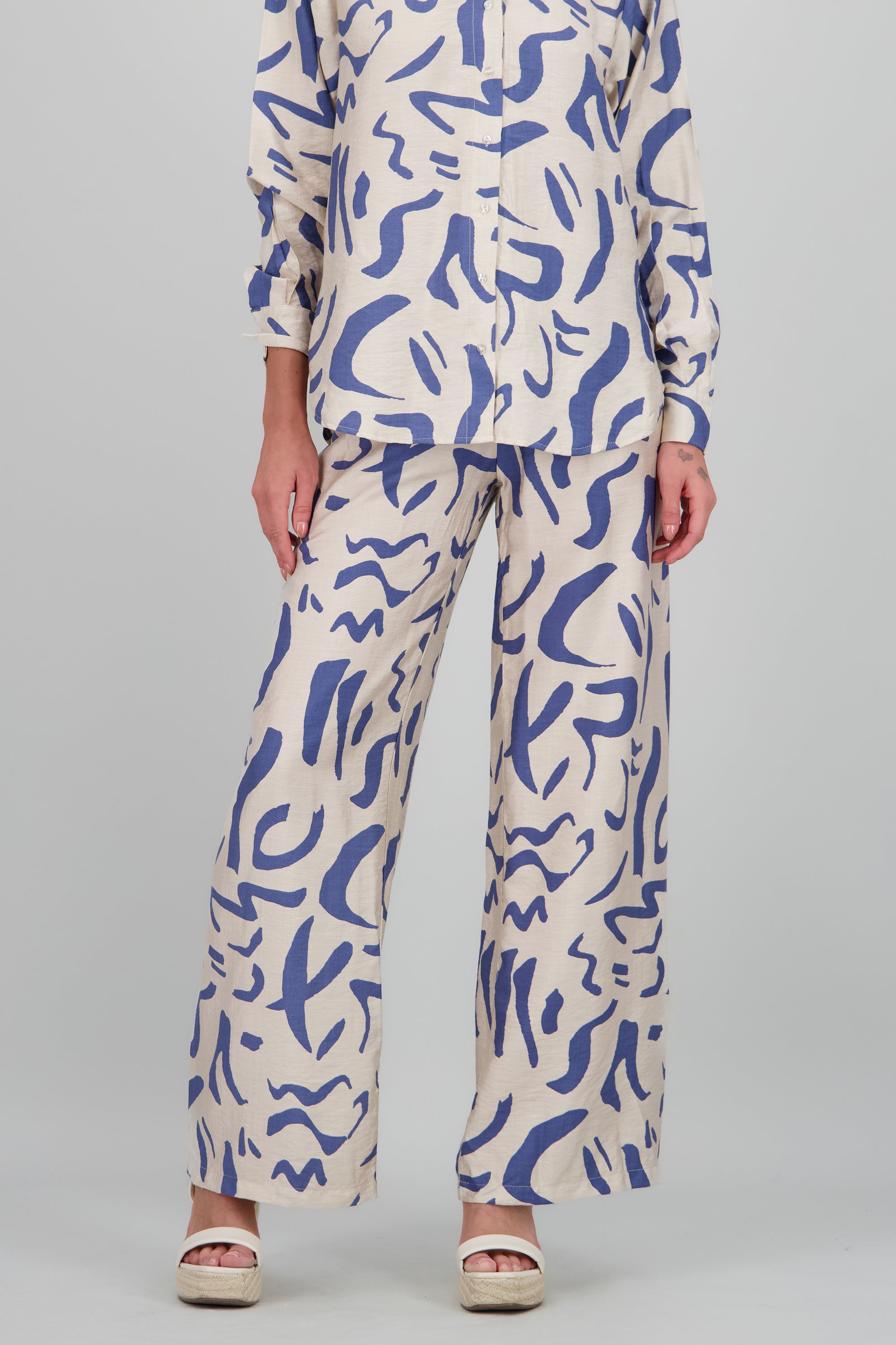 Pantalon fluido detalle estampado AZUL COMBO