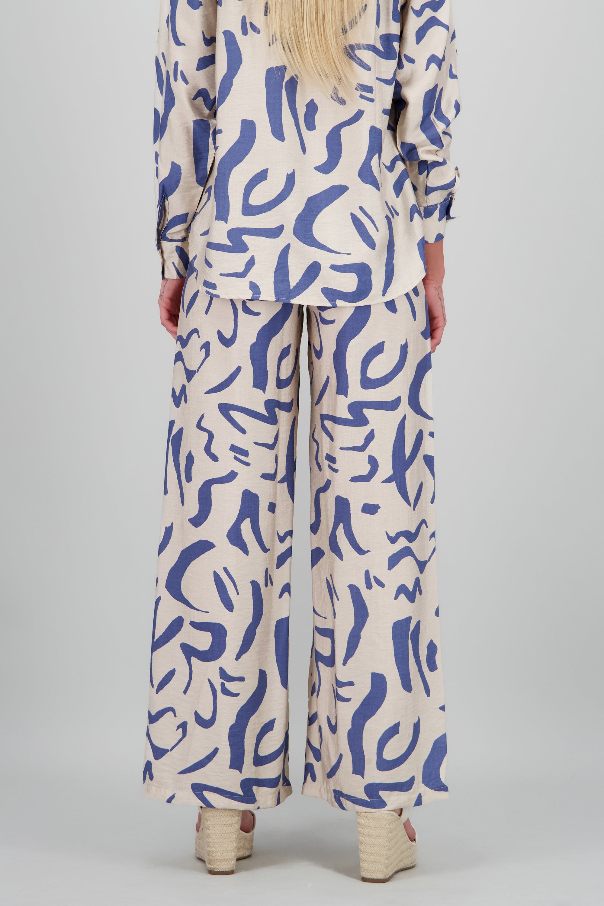 Pantalon fluido detalle estampado AZUL COMBO