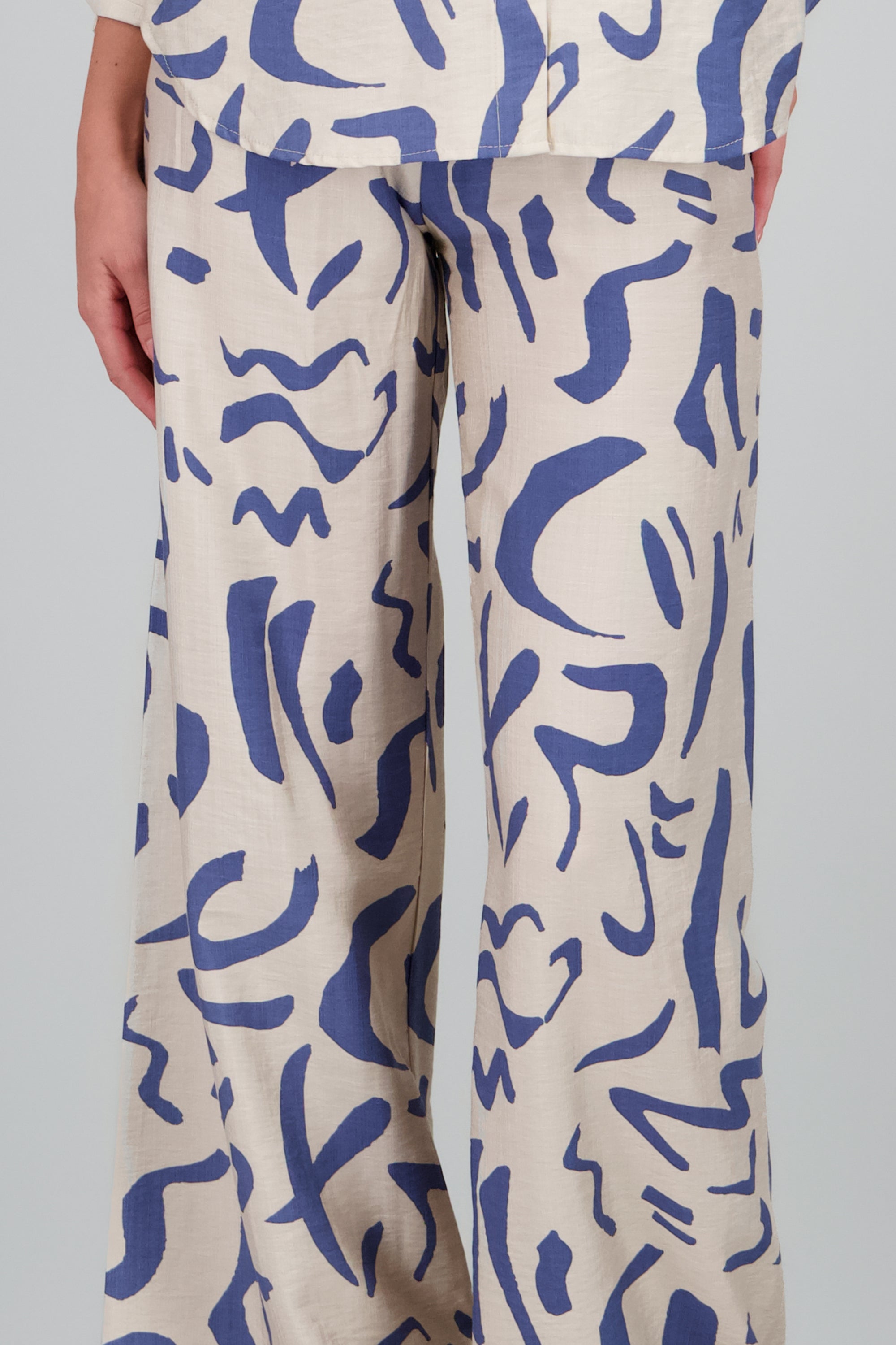 Pantalon fluido detalle estampado AZUL COMBO