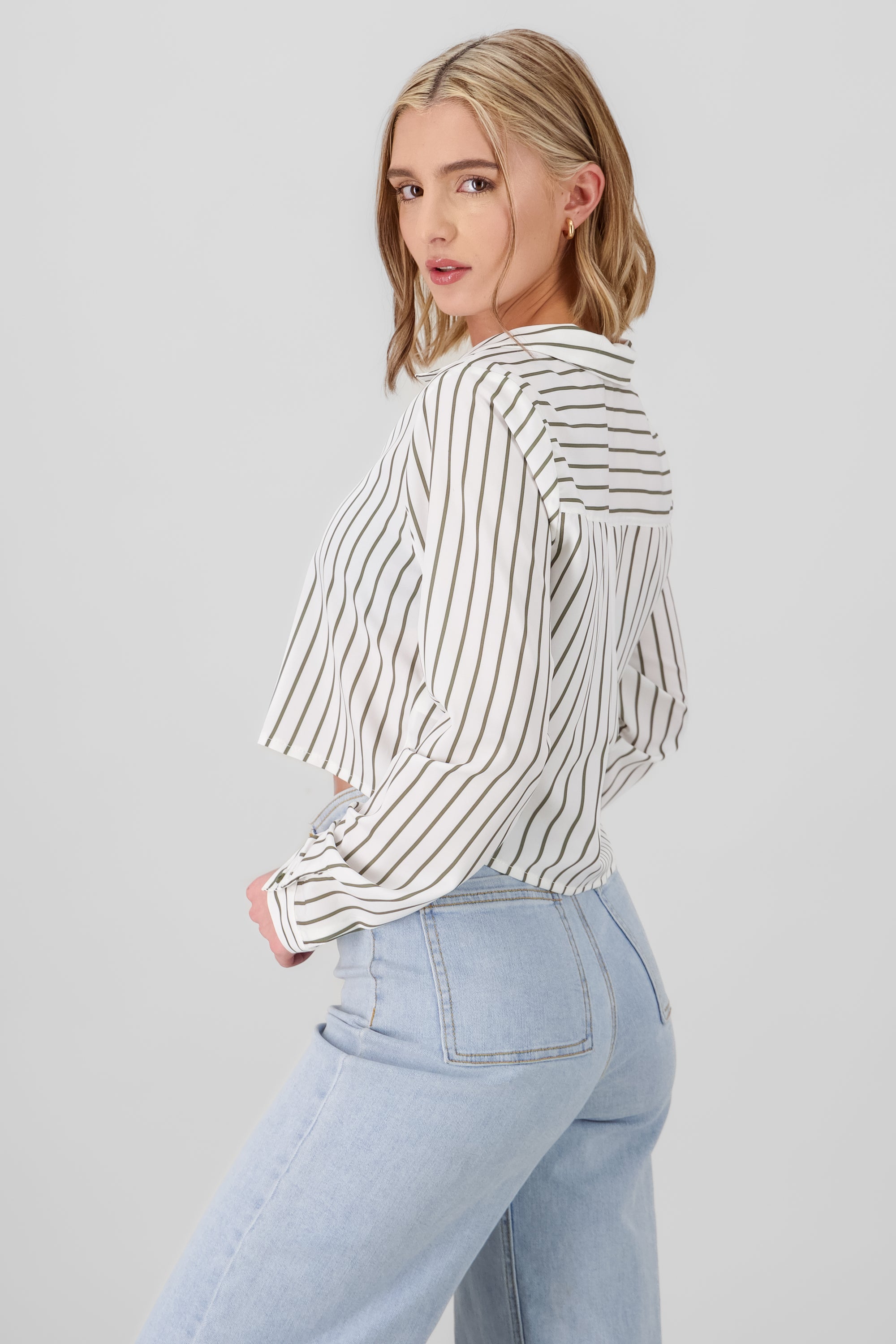 Camisa crop manga larga detalle rayas OLIVO COMBO