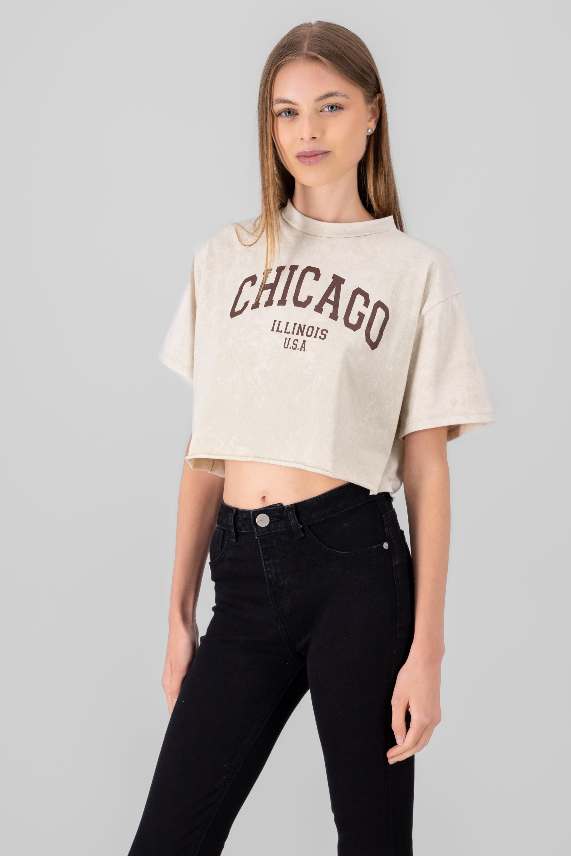 Playera crop acid wash chicago BEIGE