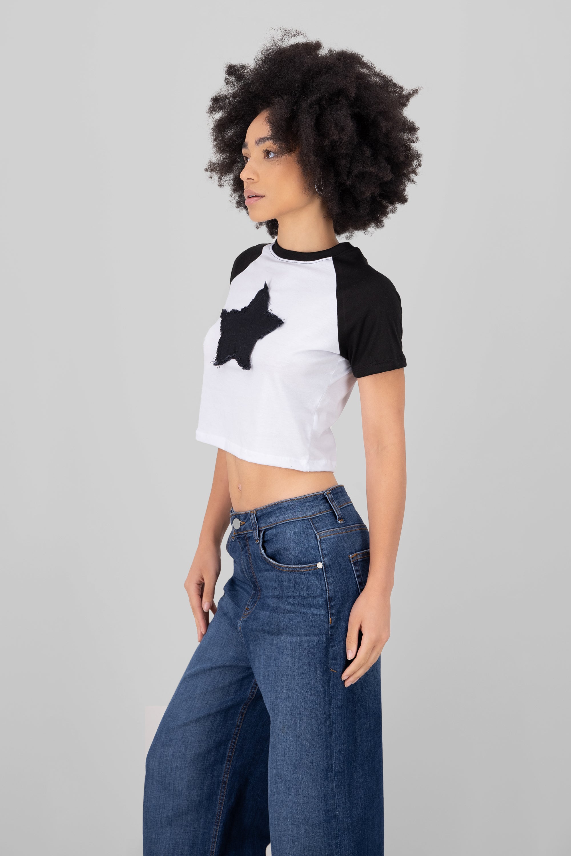 Playera crop parche estrella NEGRO