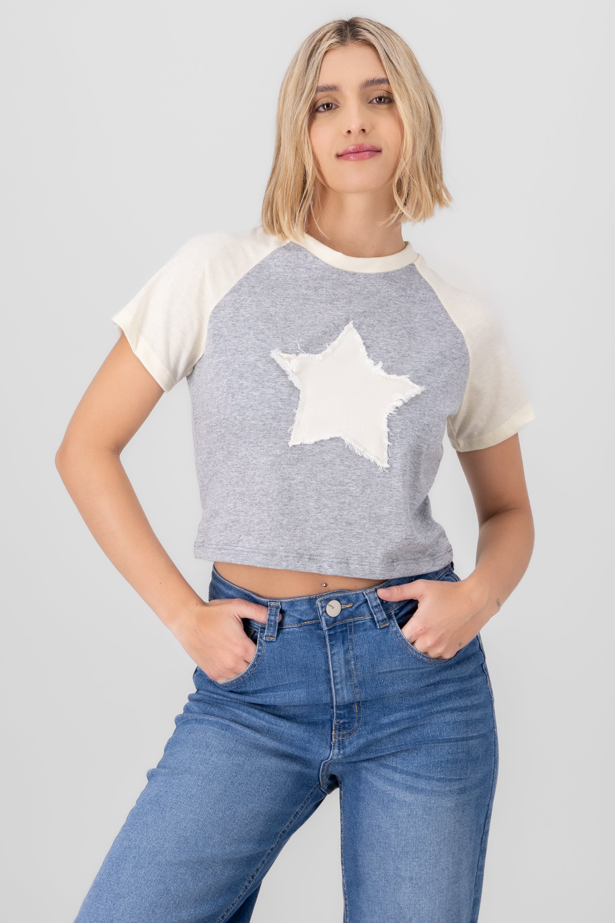 Playera crop parche estrella GRIS