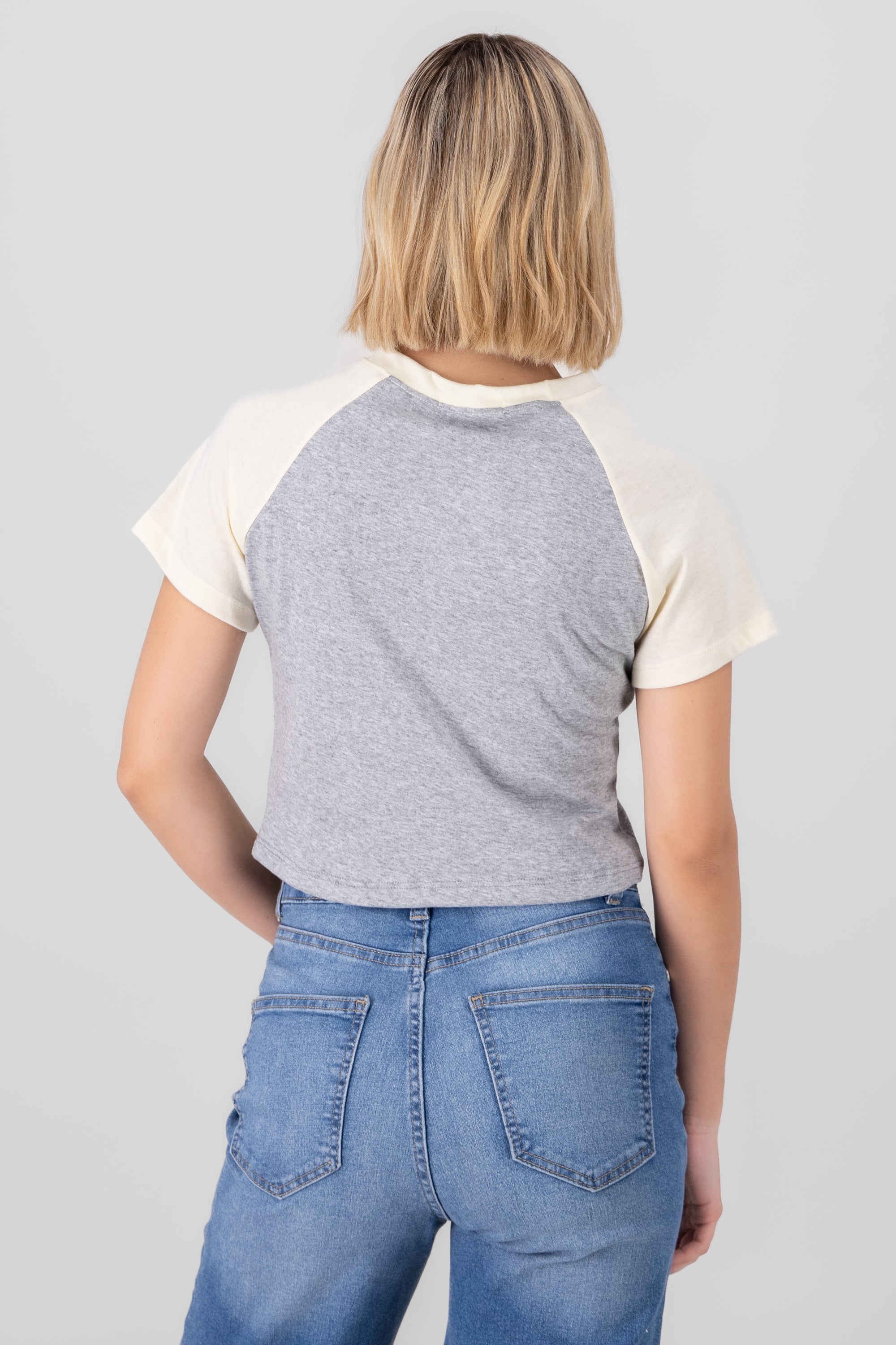 Playera crop parche estrella GRIS