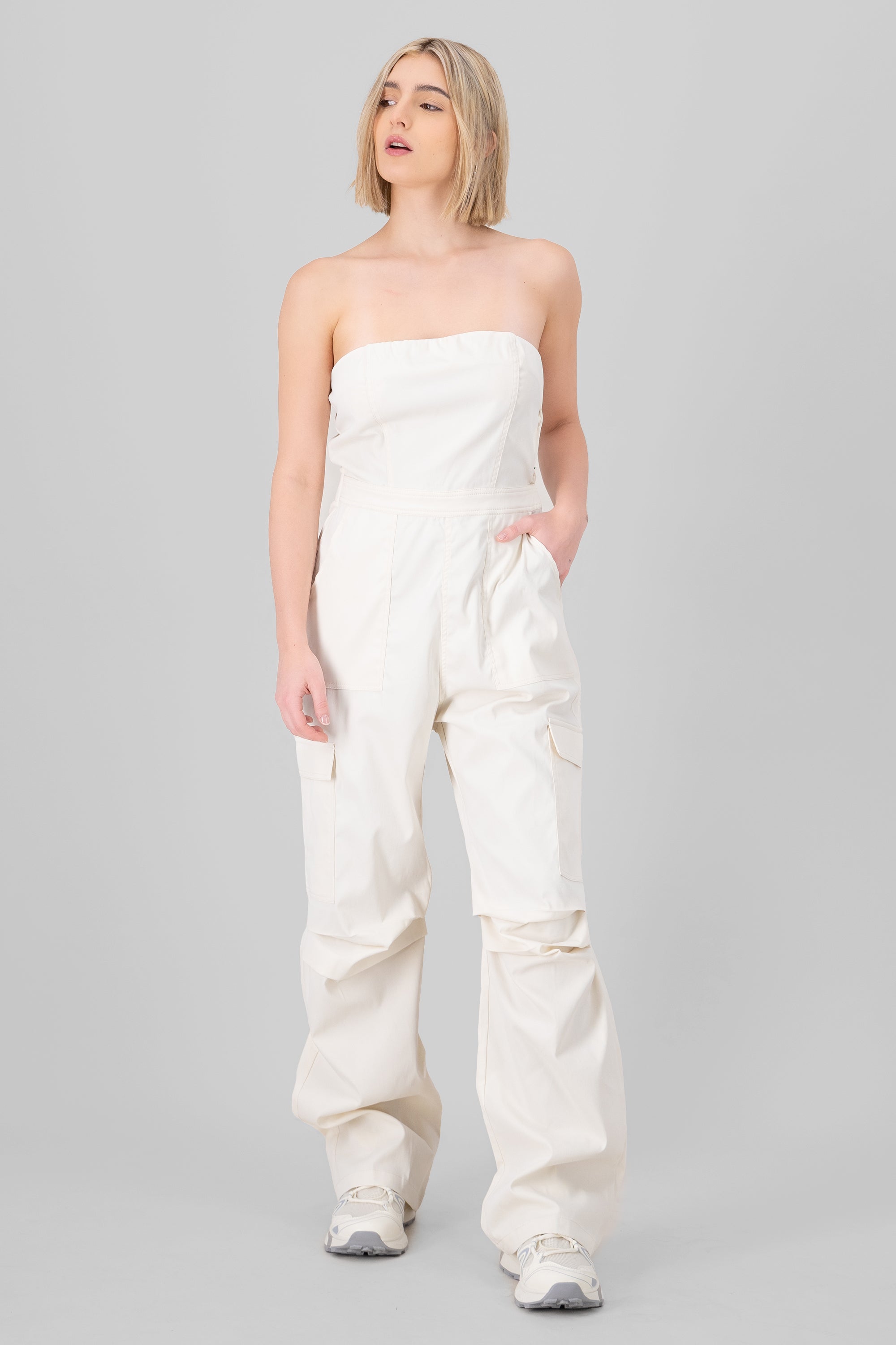 JUMPSUIT STRAPLESS CARGO CREMA