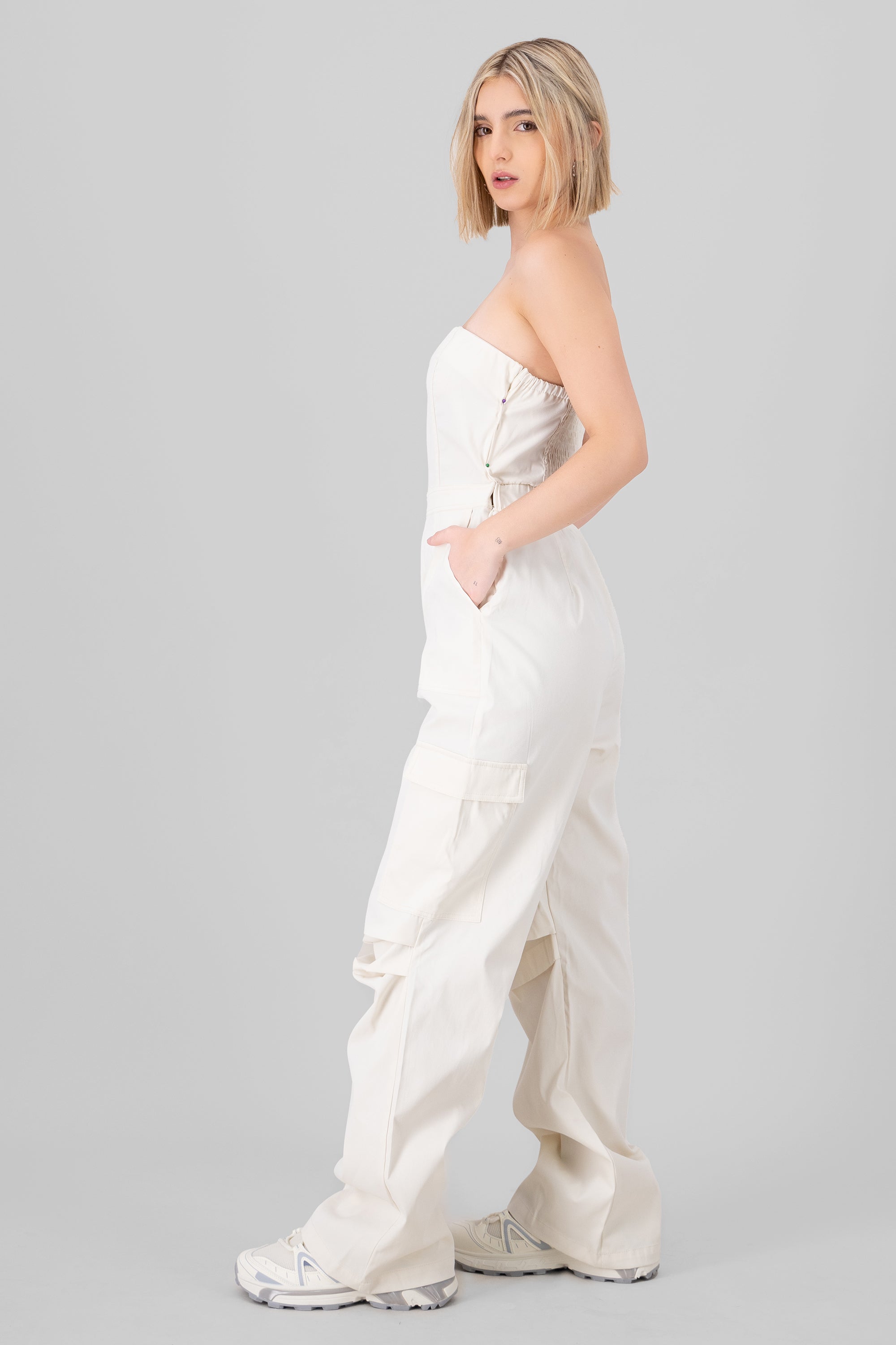 JUMPSUIT STRAPLESS CARGO CREMA