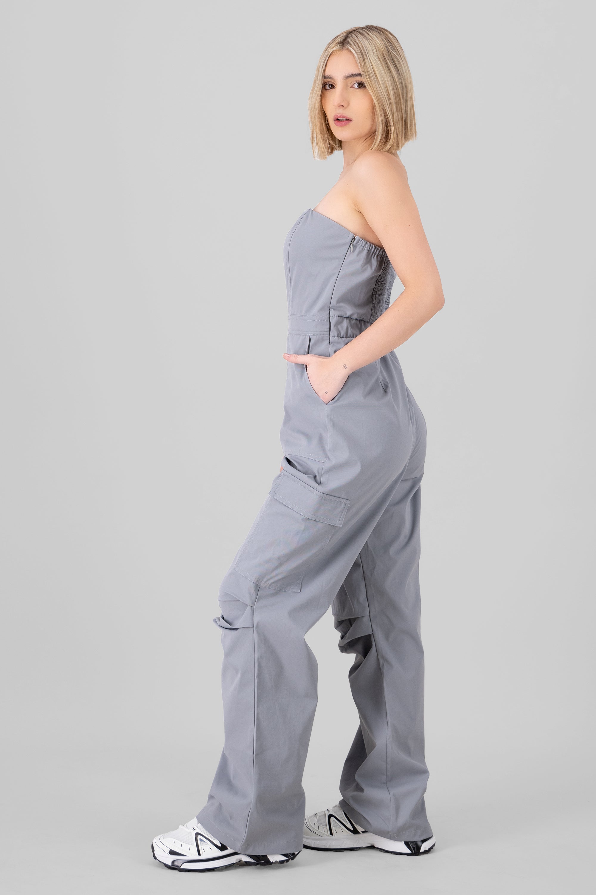 JUMPSUIT STRAPLESS CARGO GRIS