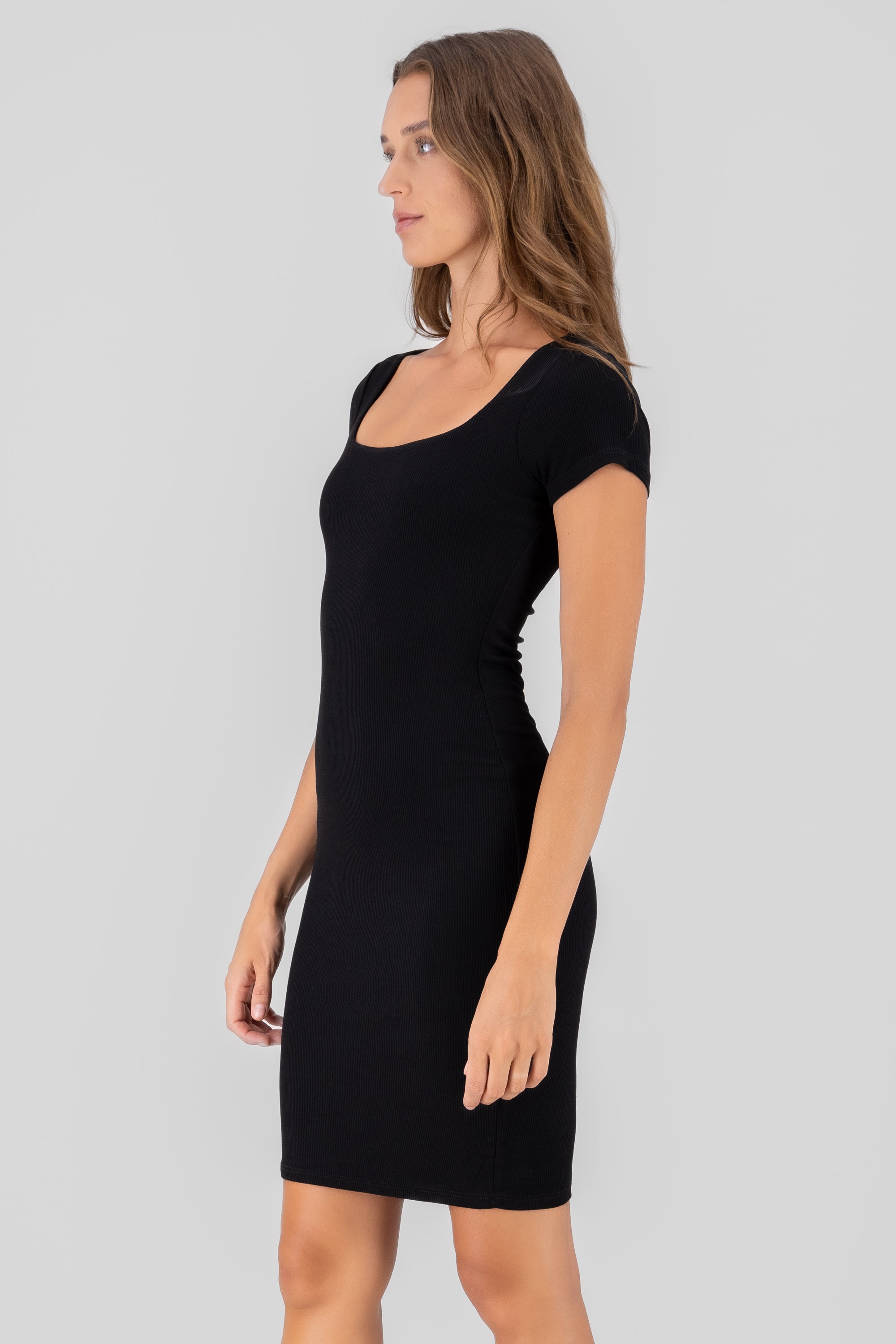 Vestido midi escote cuadrado NEGRO