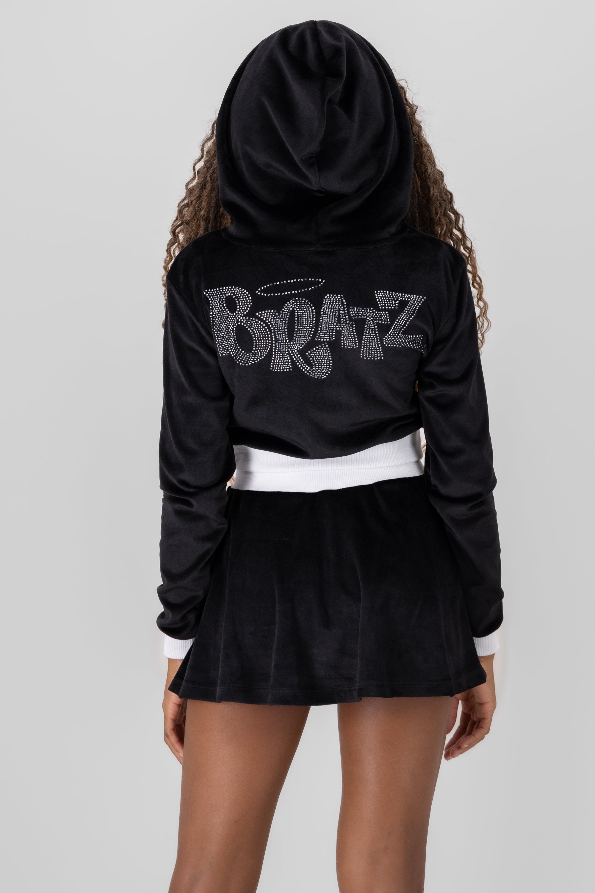 SUDADERA CROP BRATZ NEGRO