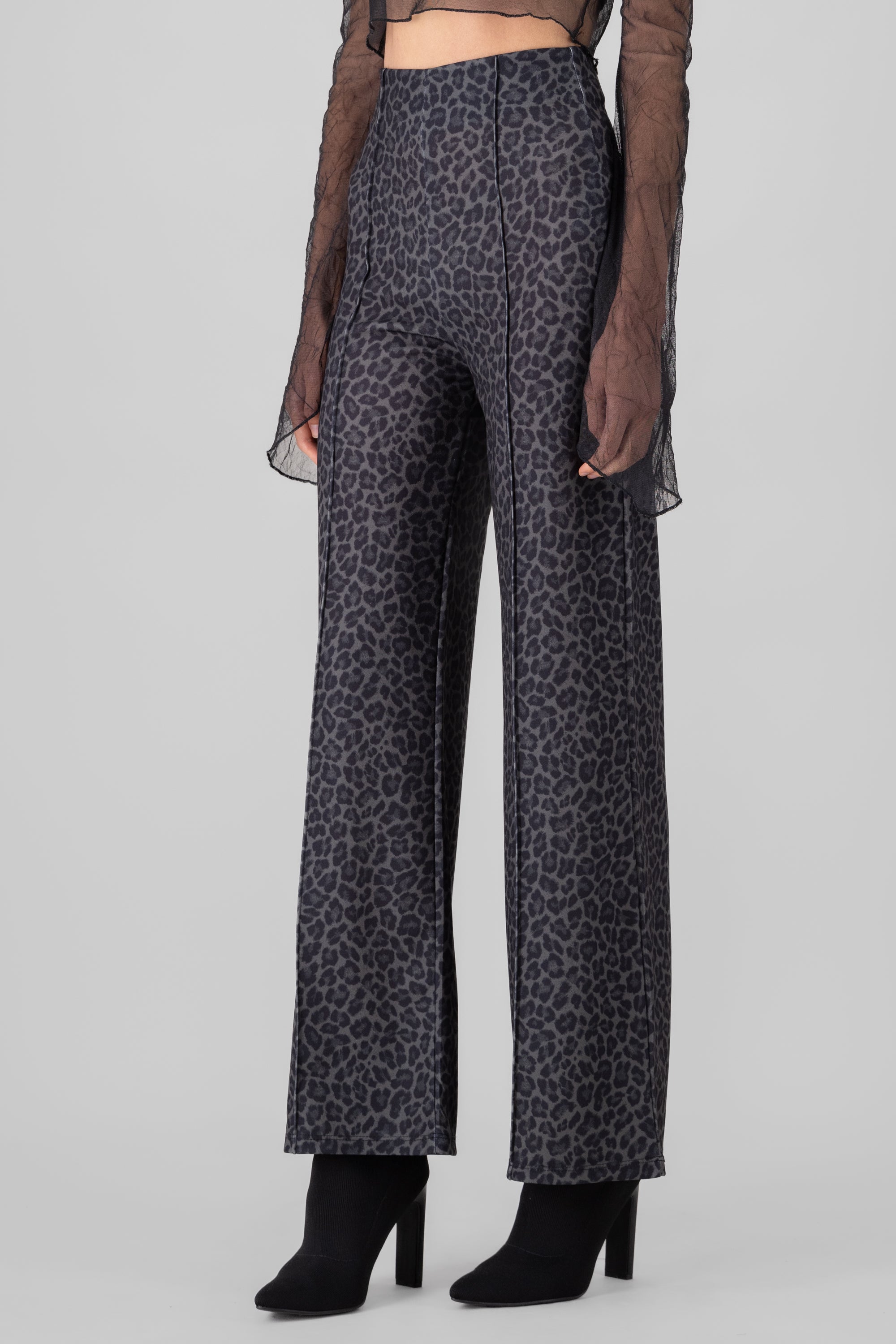 Pantalon wide le estampado animal print GRIS COMBO