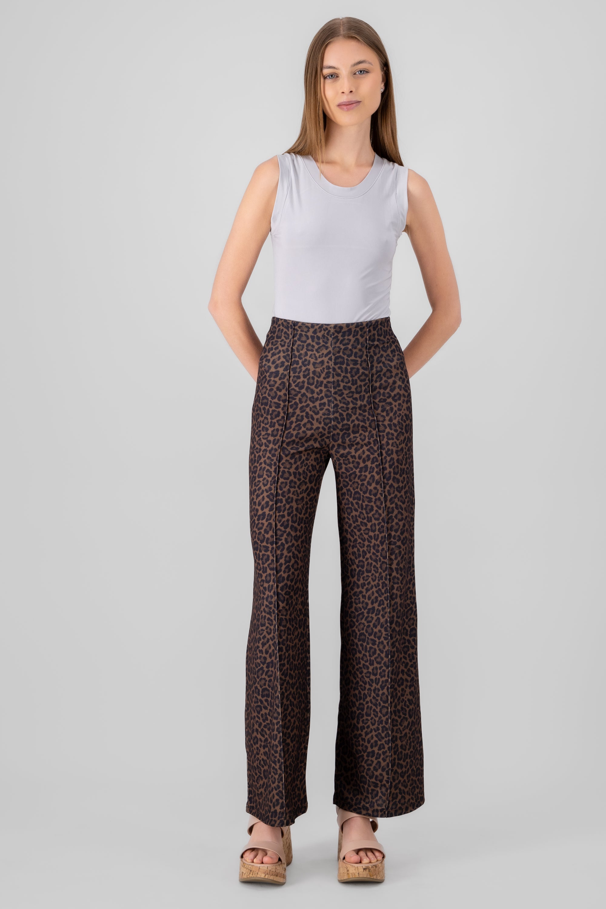 Pantalon wide le estampado animal print CAFE OBSCURO