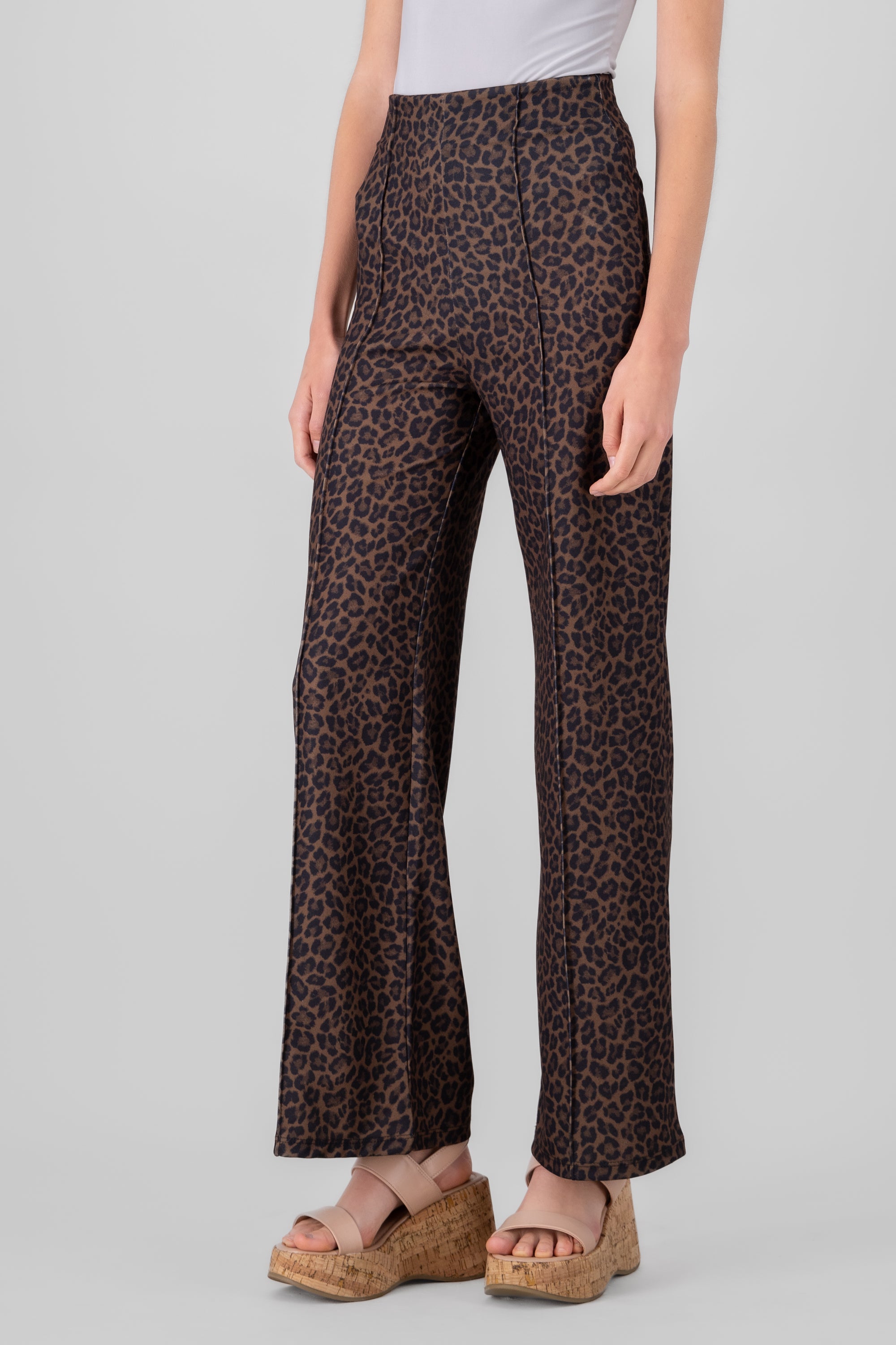 Pantalon wide le estampado animal print CAFE OBSCURO