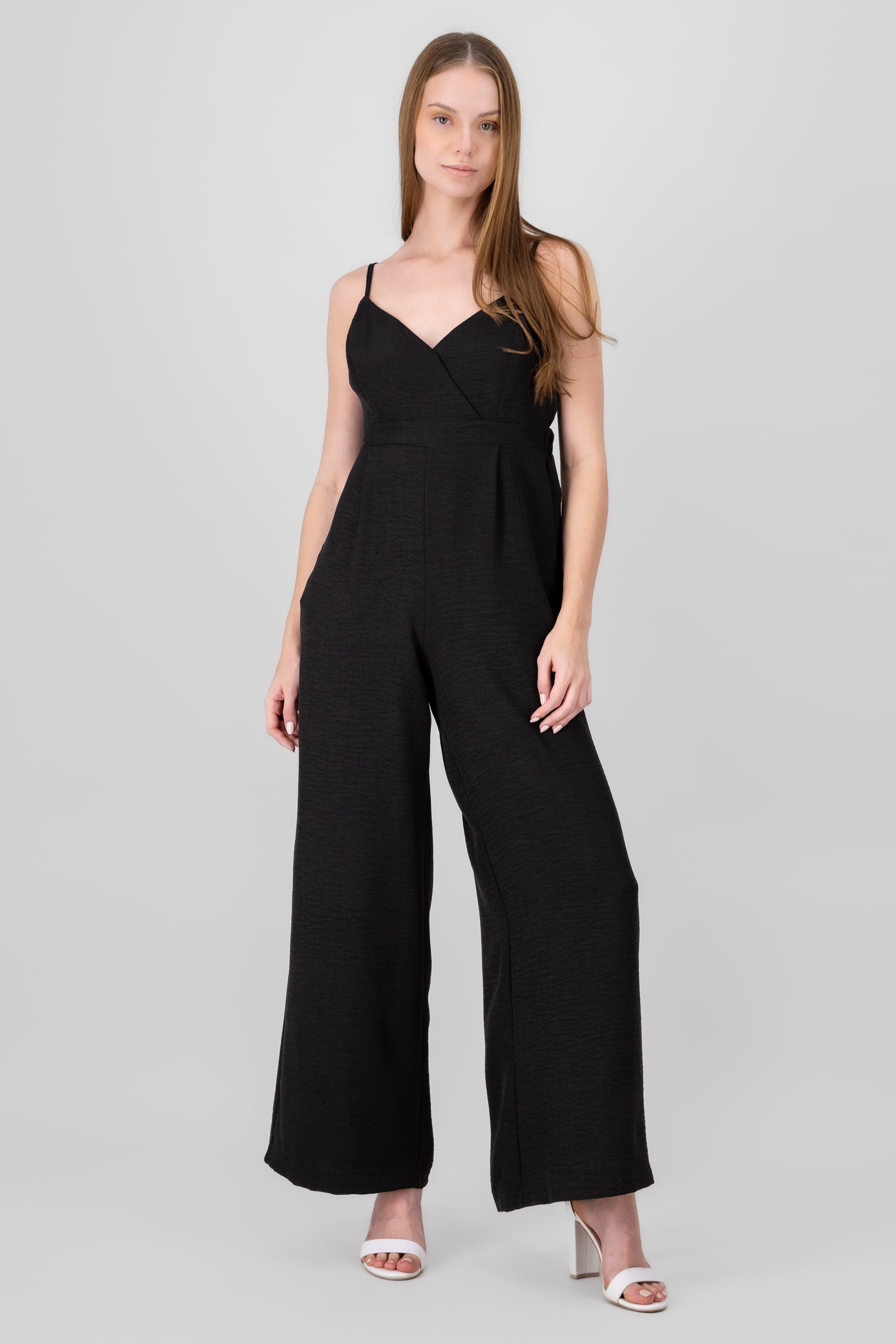 Jumpsuit escote v cruzado tirantes NEGRO