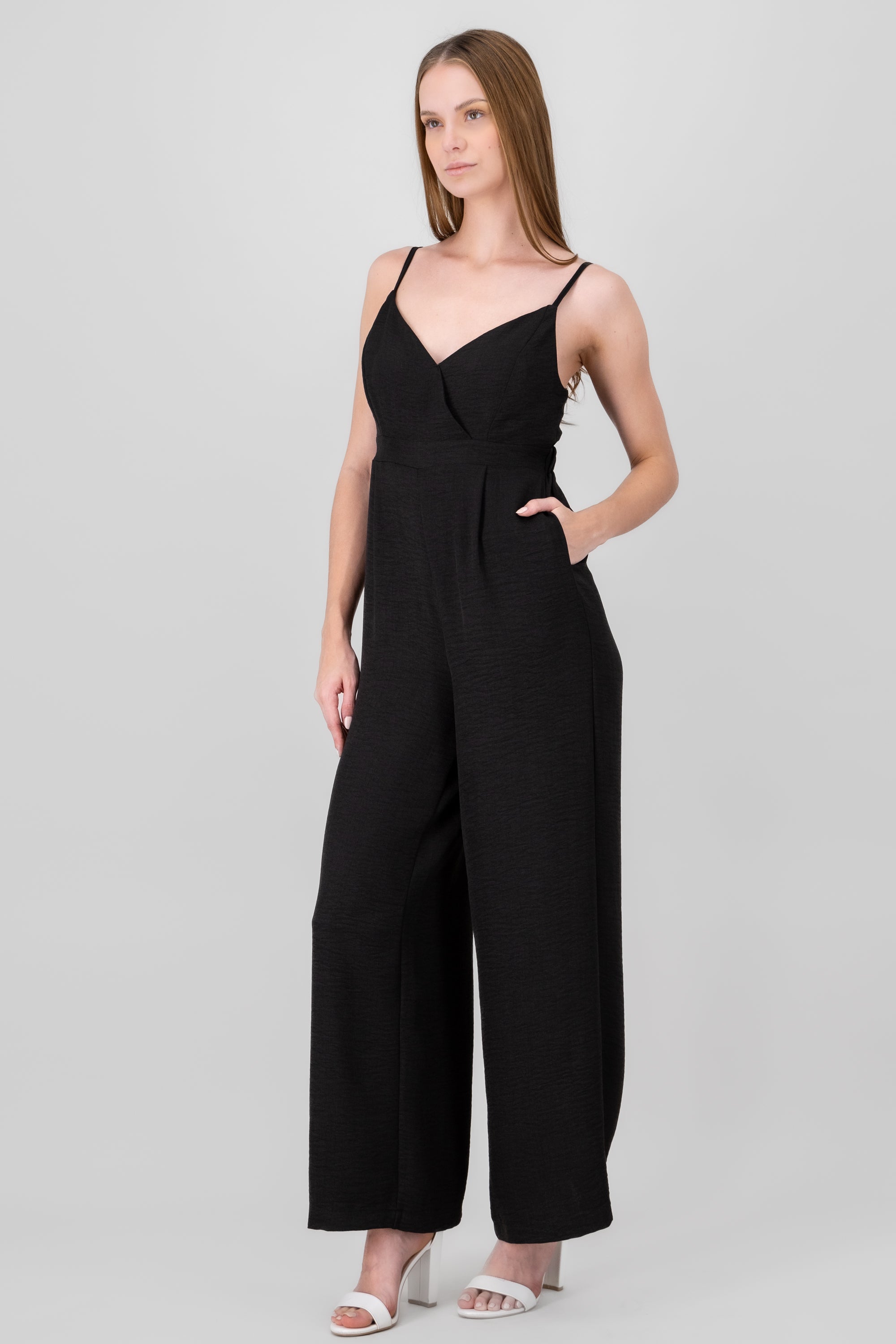 Jumpsuit escote v cruzado tirantes NEGRO