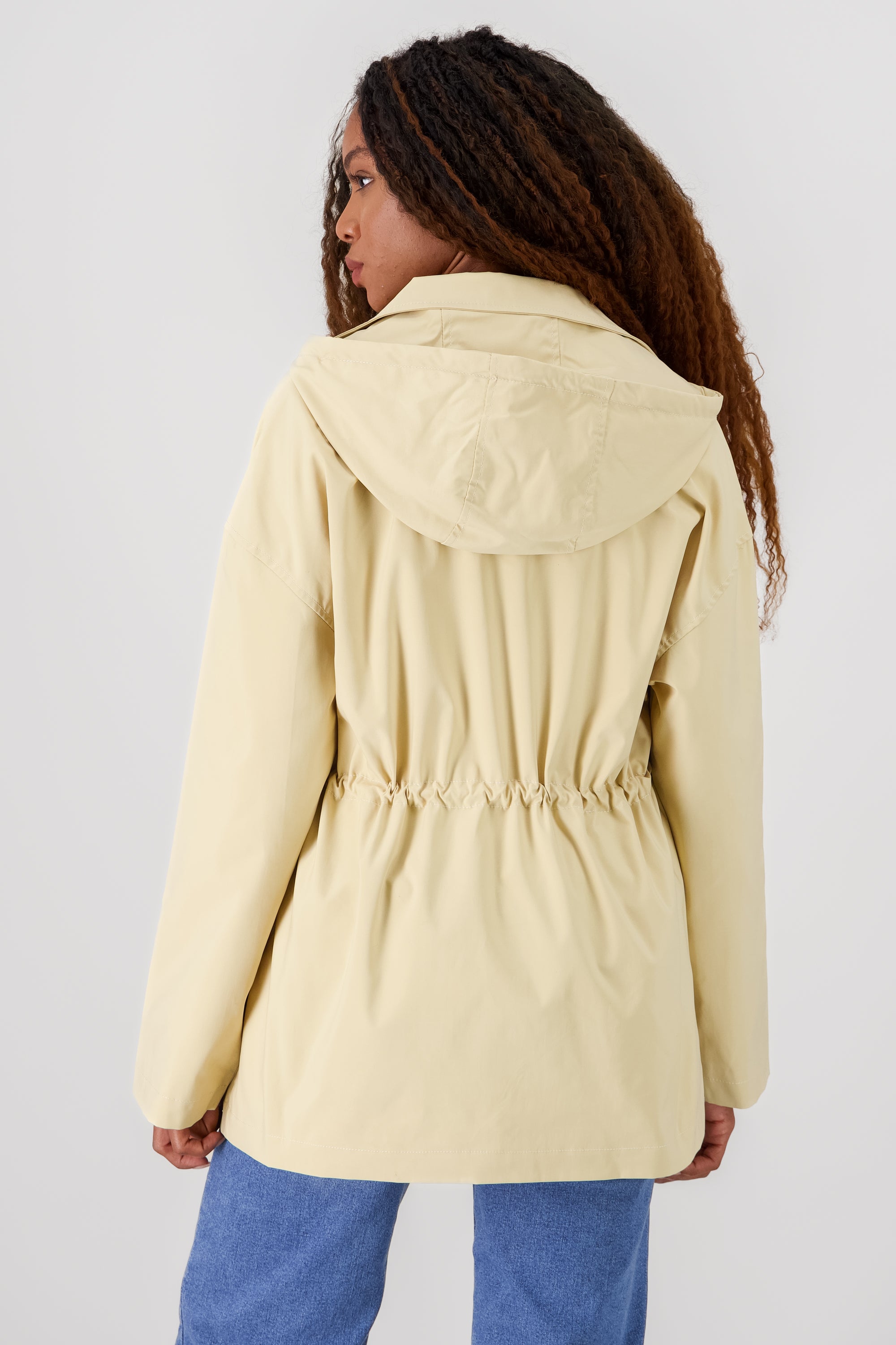 Gabardina tipo impermeable CREMA