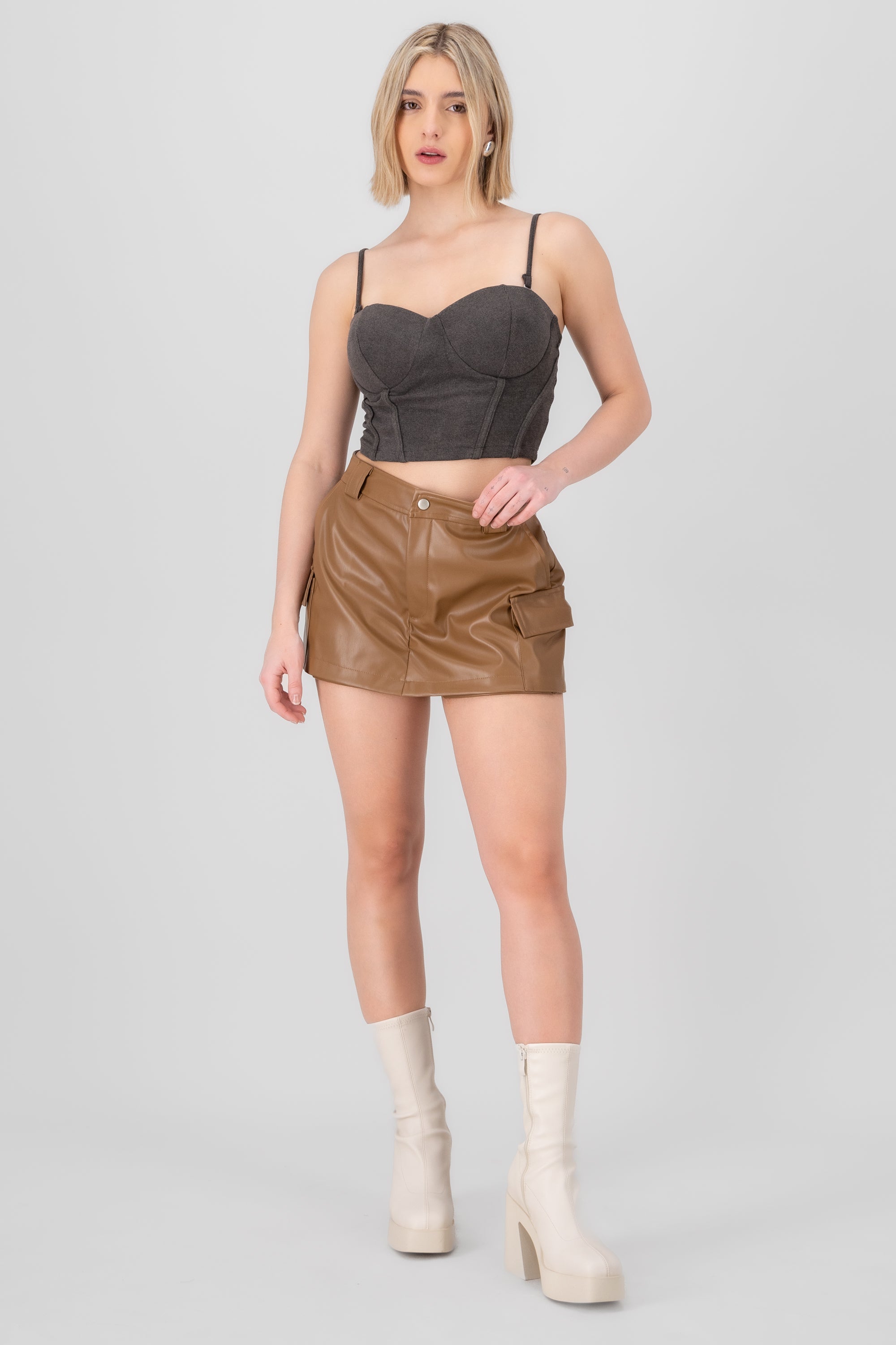 Falda short lisa PU CAMELLO