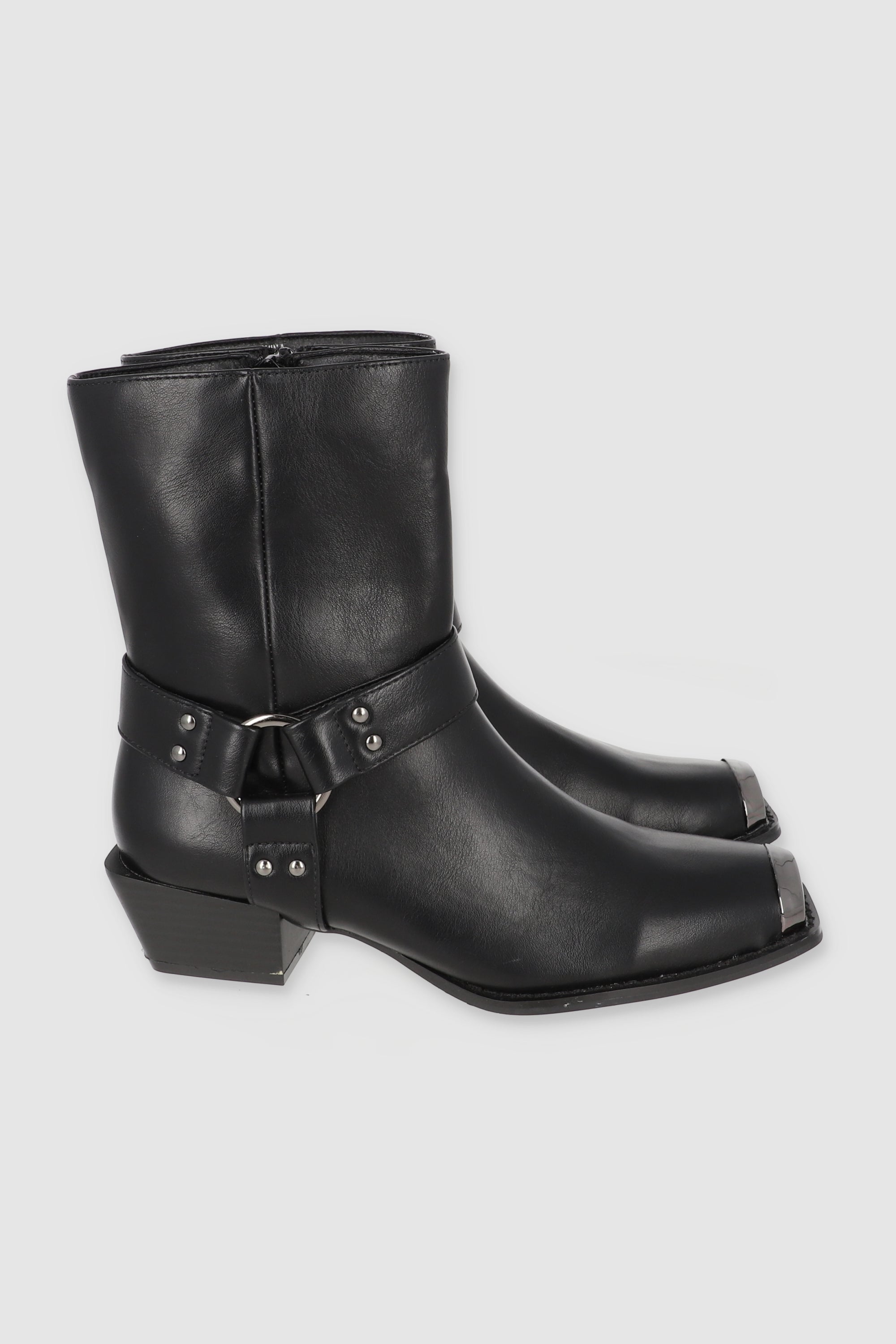 Botin vaquero punta rebanada detalle metal NEGRO