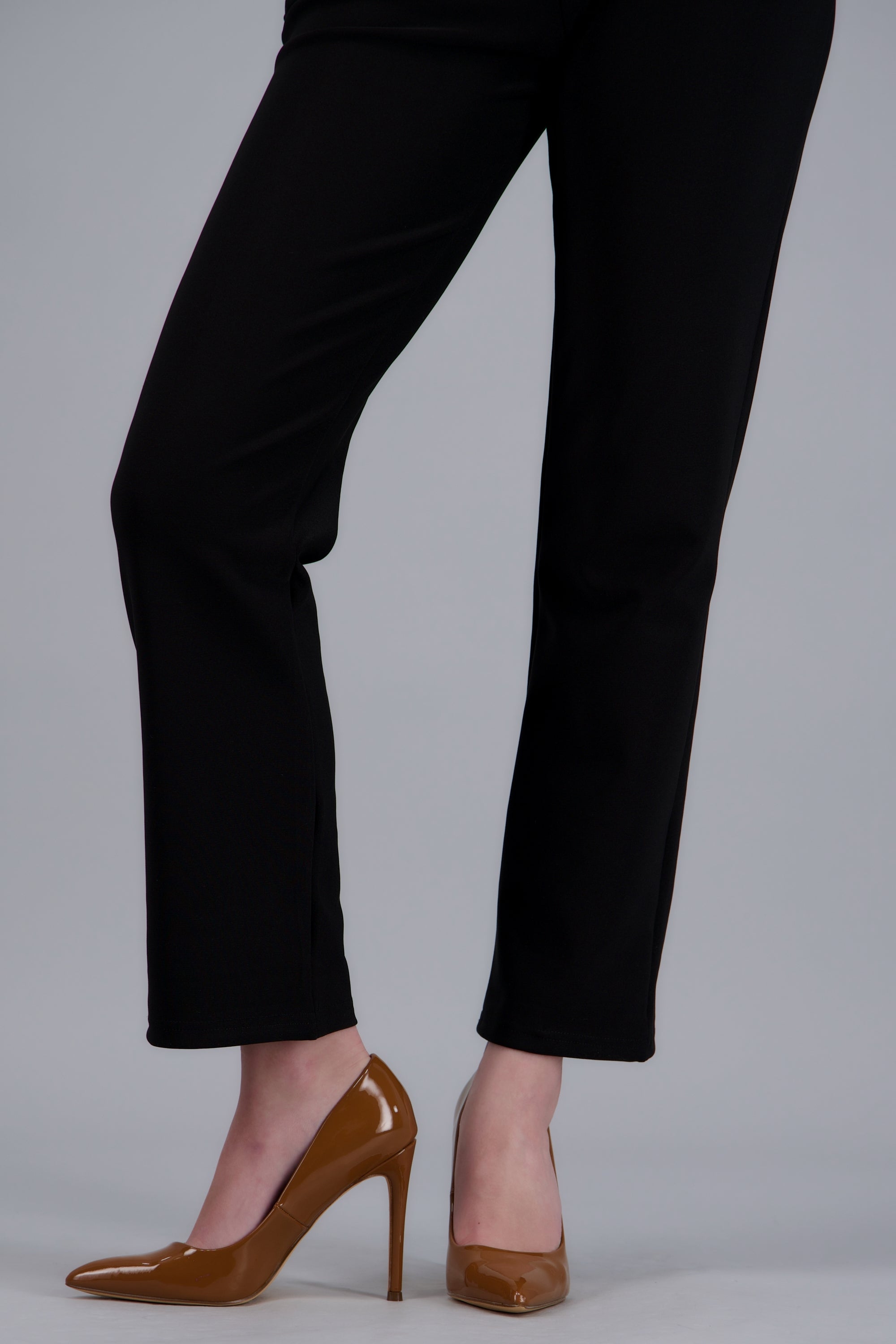 TACÓN PUNTAL SENCILLO ALTO CHAROL TAN