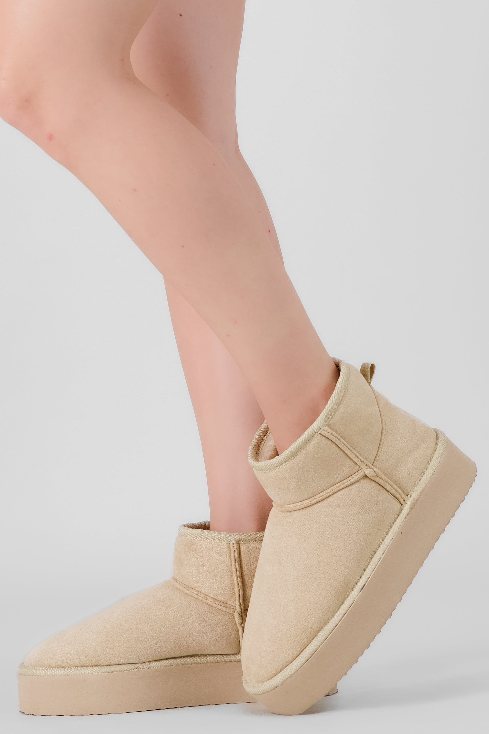 BOTA PELUCHE PLATAFORMA BEIGE