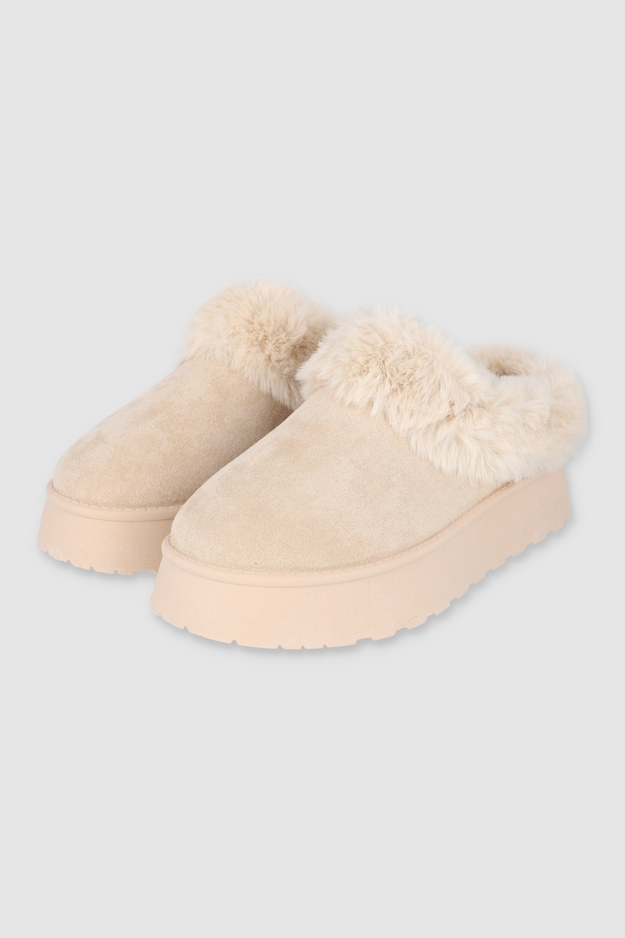 PANTUFLA PELUDA MULA BEIGE