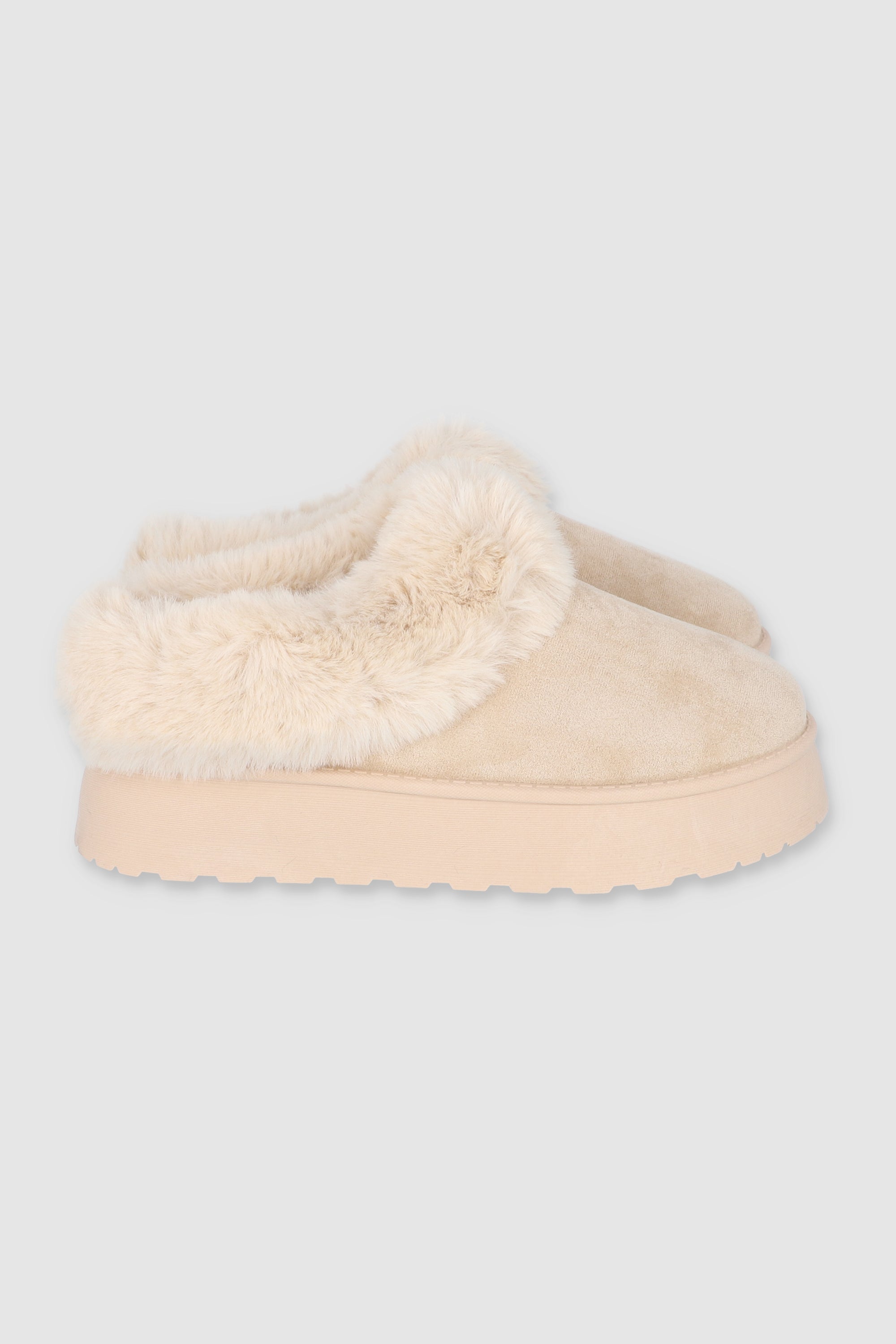 PANTUFLA PELUDA MULA BEIGE