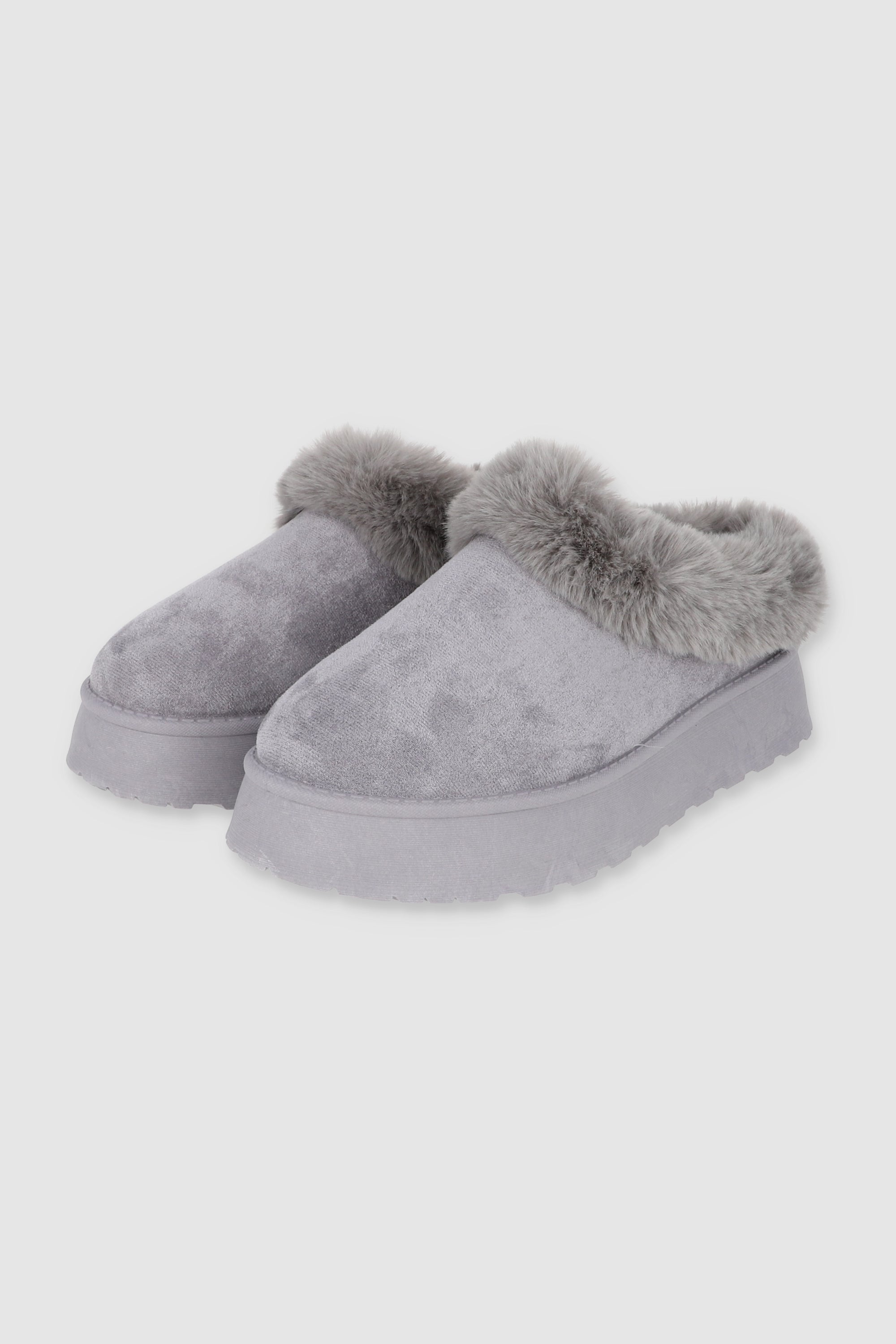 PANTUFLA PELUDA MULA GRIS