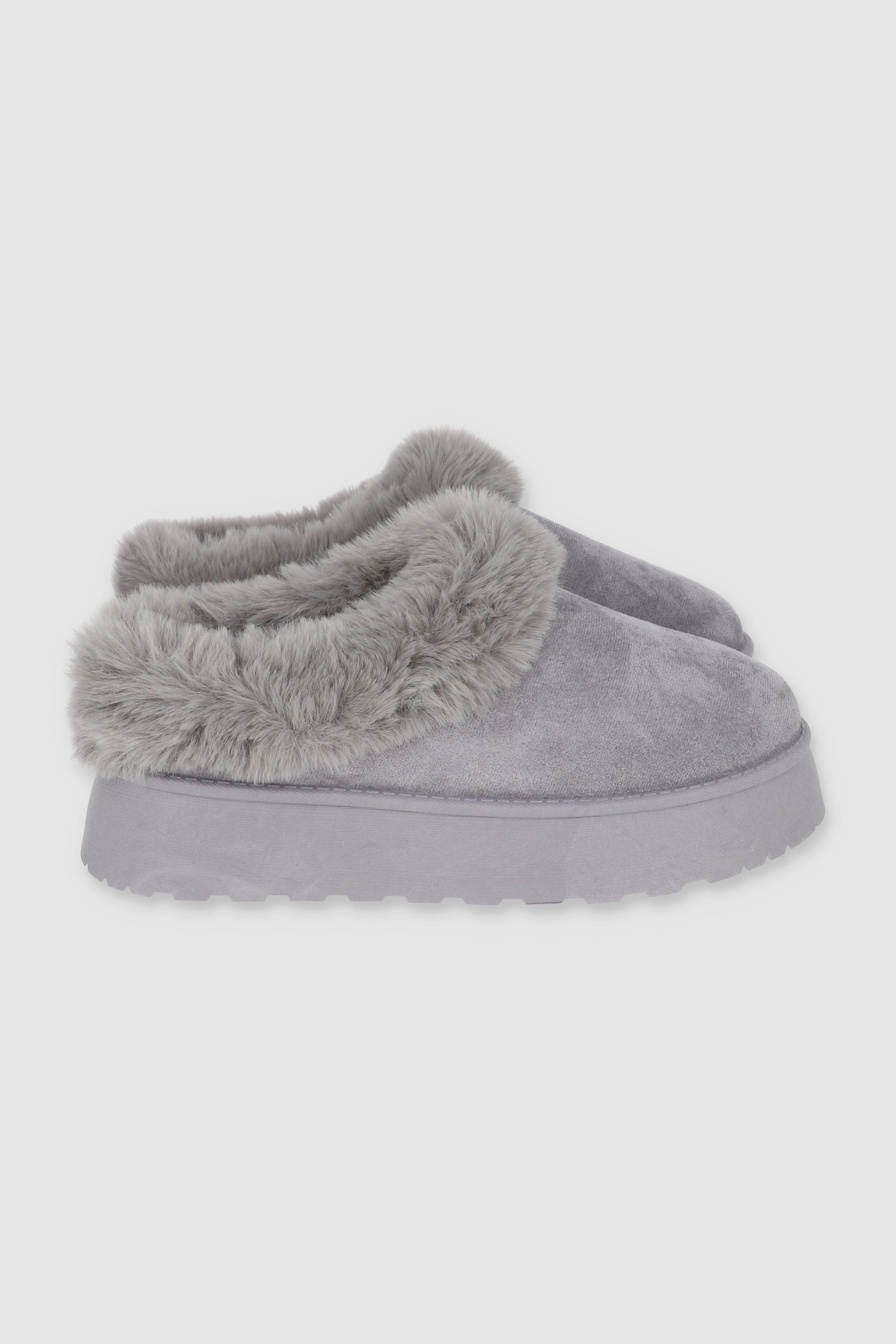 PANTUFLA PELUDA MULA GRIS