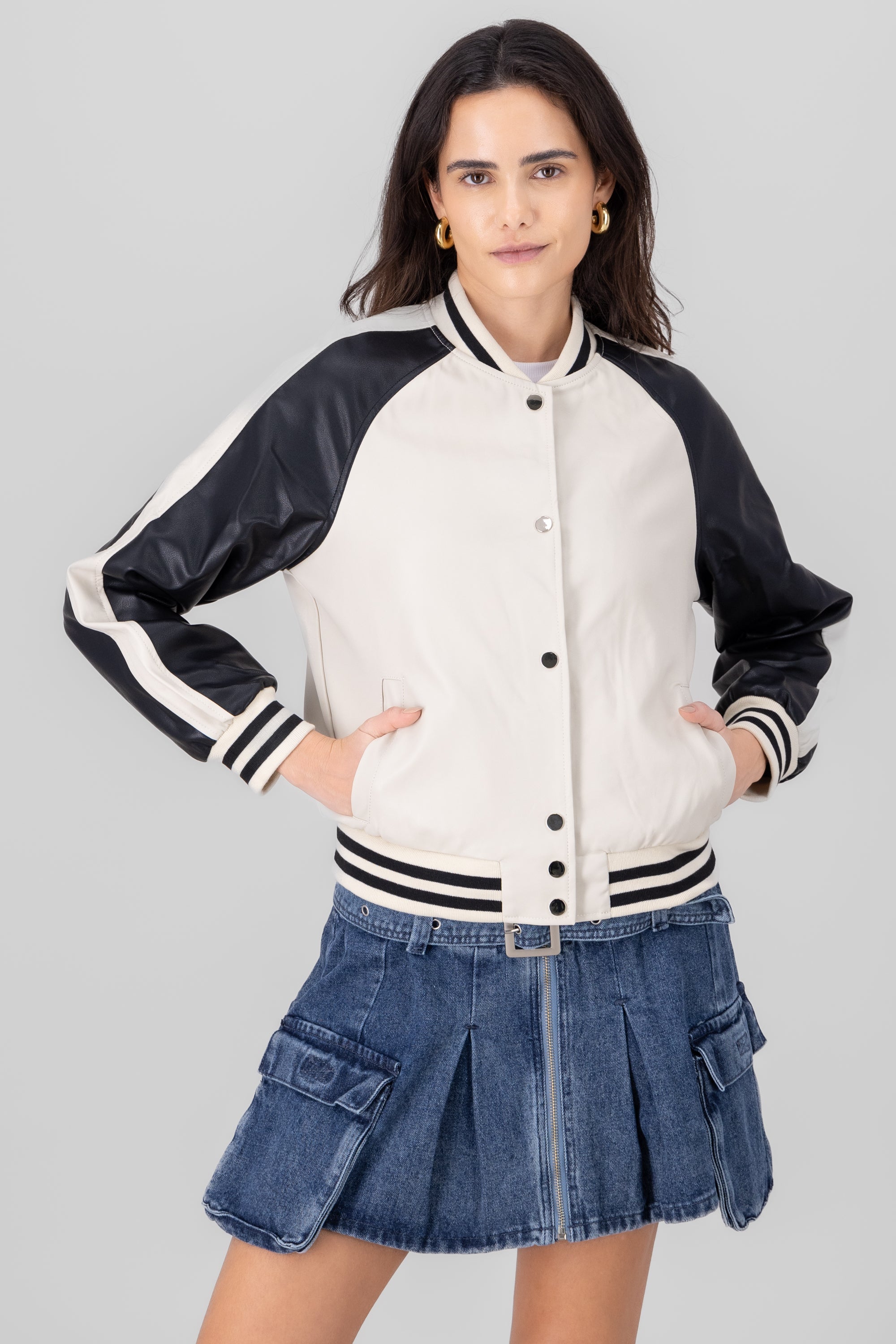 Chamarra bomber efecto piel NEGRO BLANCO