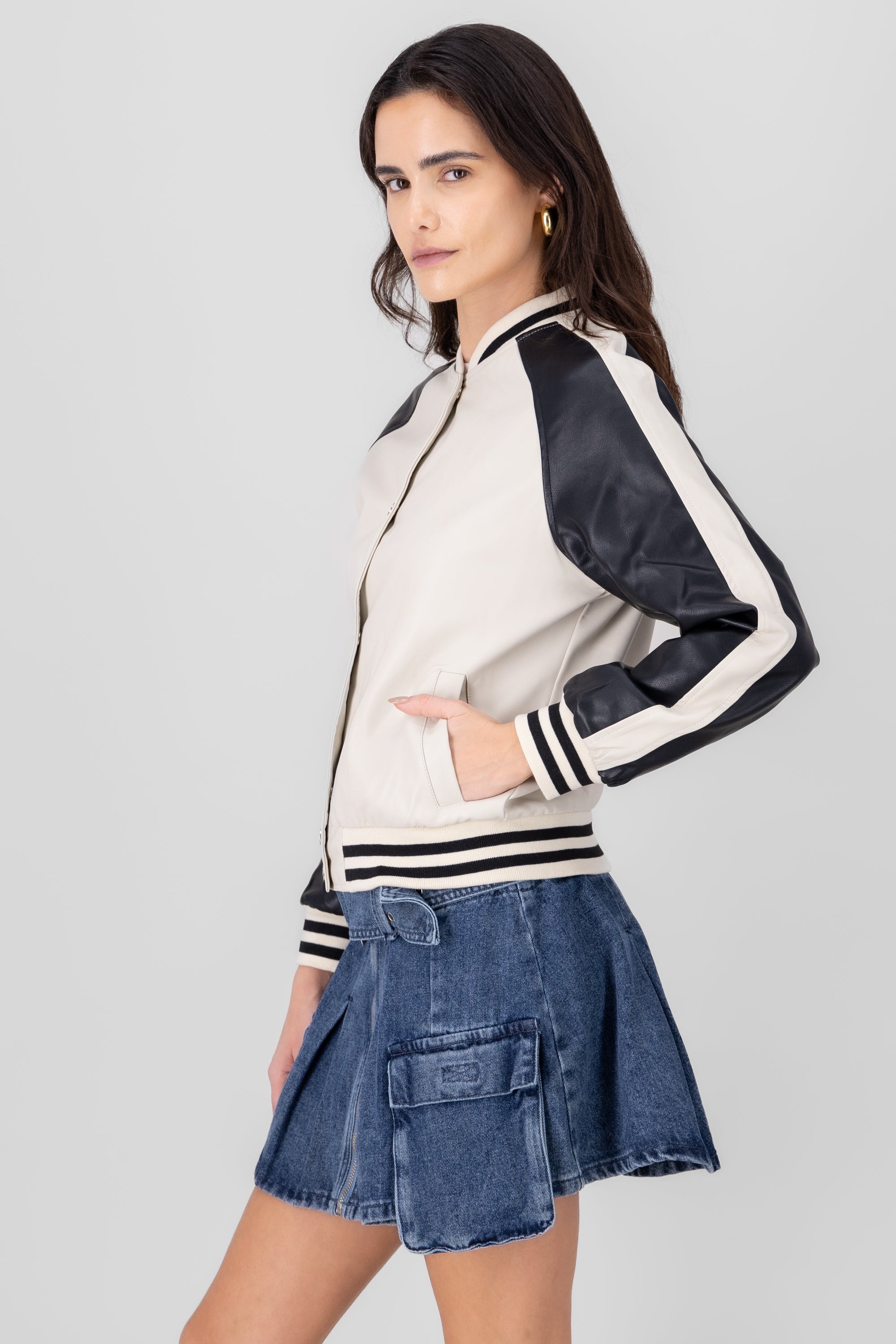 Chamarra bomber efecto piel NEGRO BLANCO