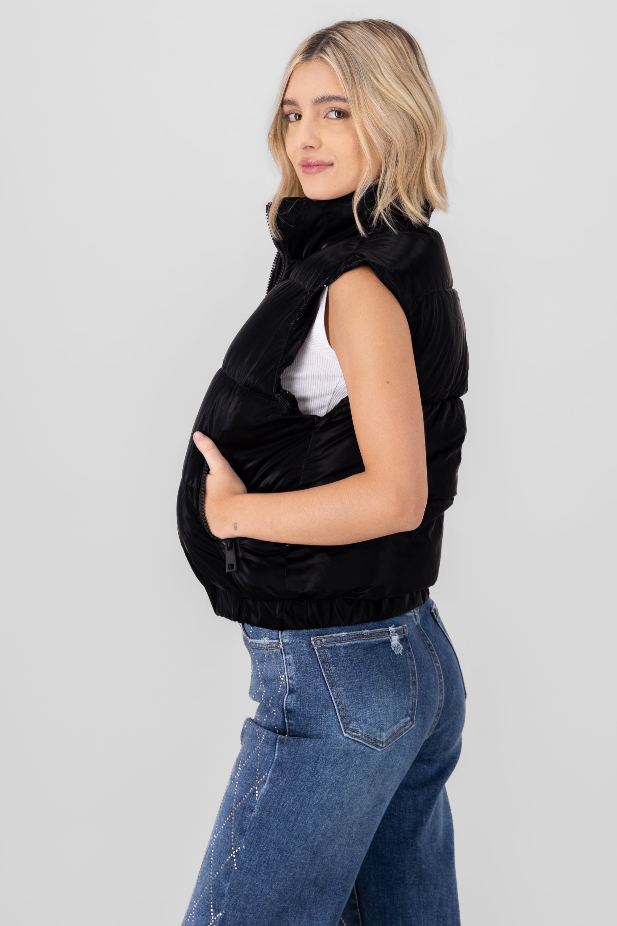 Chaleco crop bolsas NEGRO