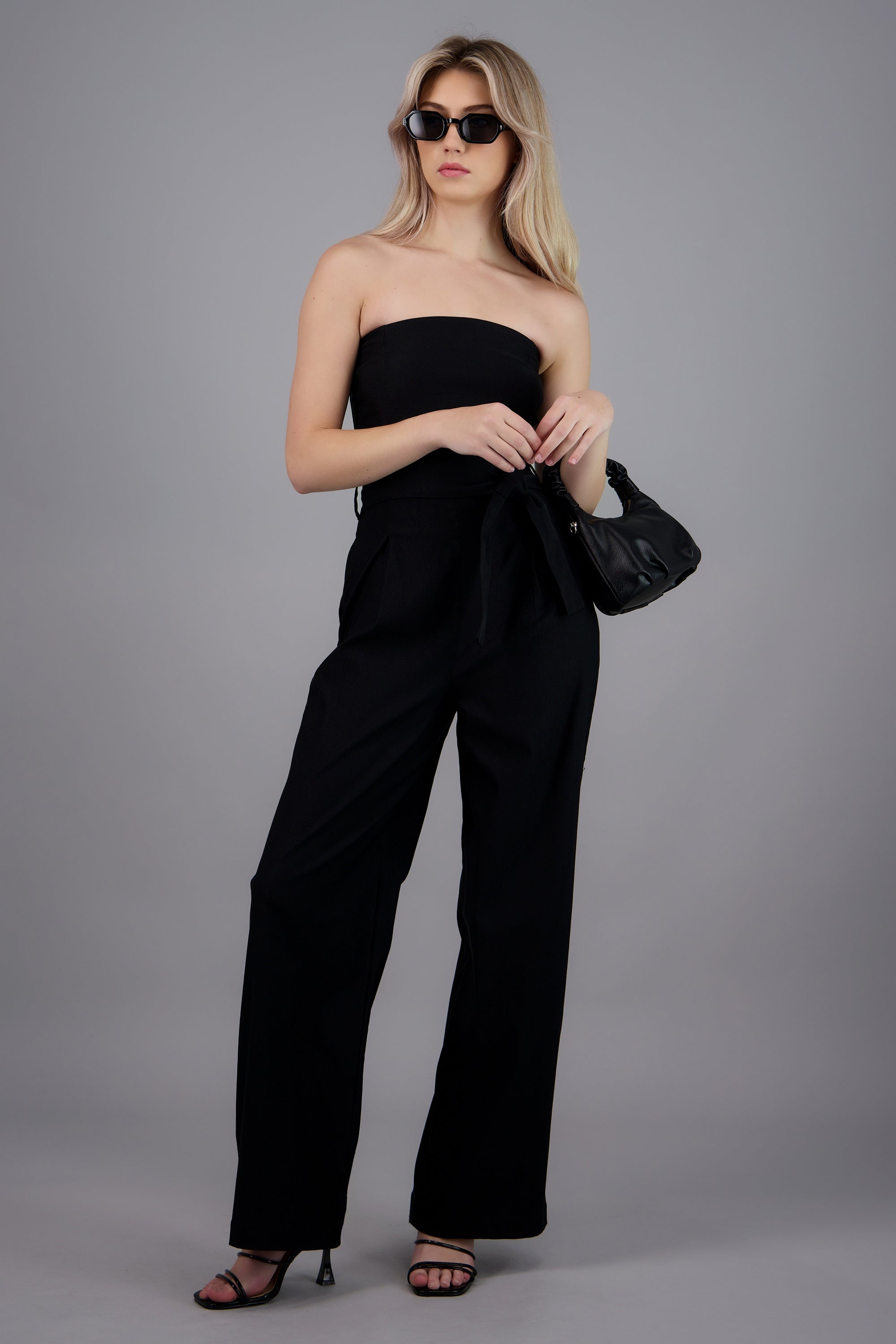 Jumpsuit strapless detalle cinturon NEGRO