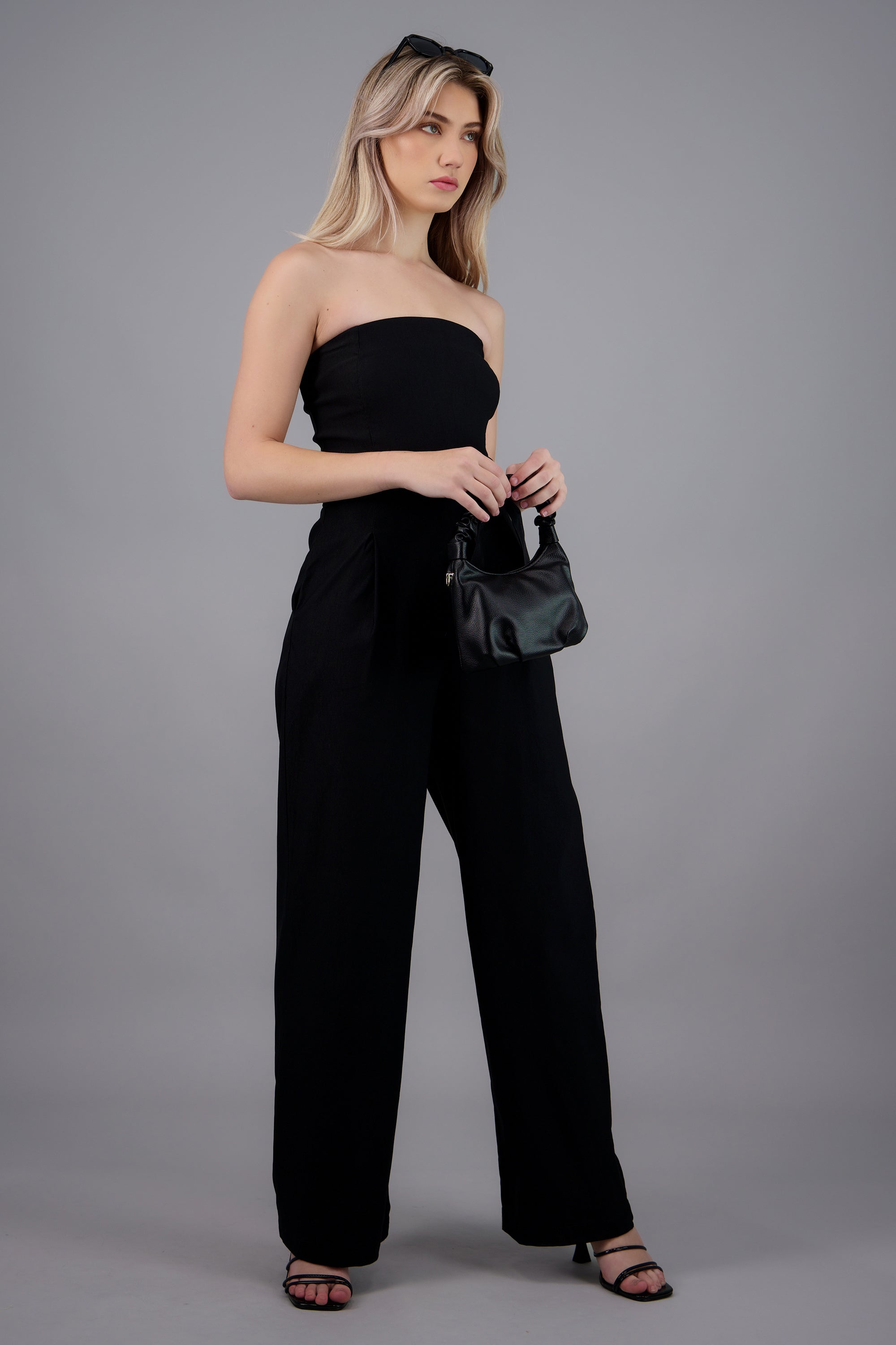 Jumpsuit strapless detalle cinturon NEGRO