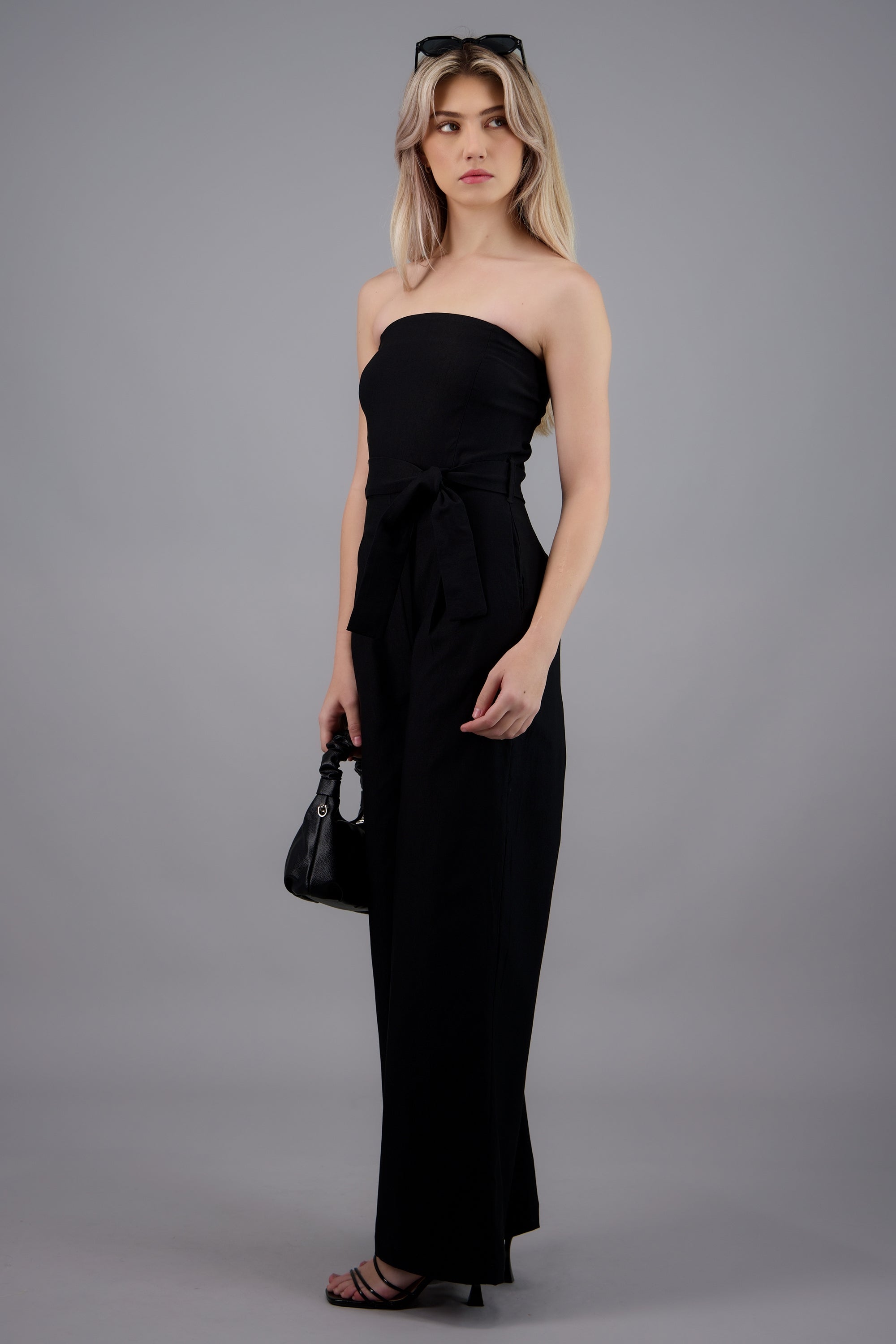 Jumpsuit strapless detalle cinturon NEGRO
