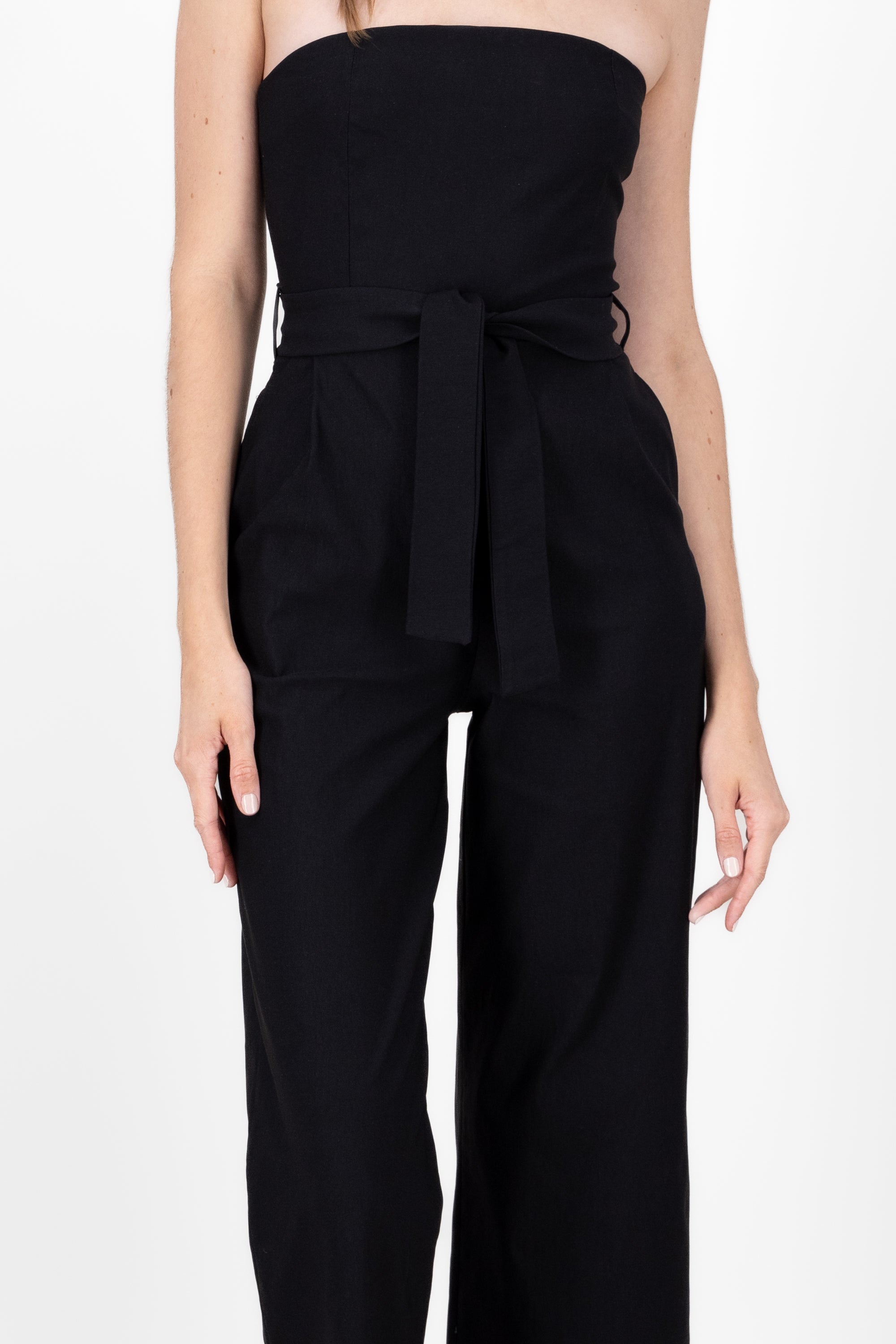 Jumpsuit strapless detalle cinturon NEGRO