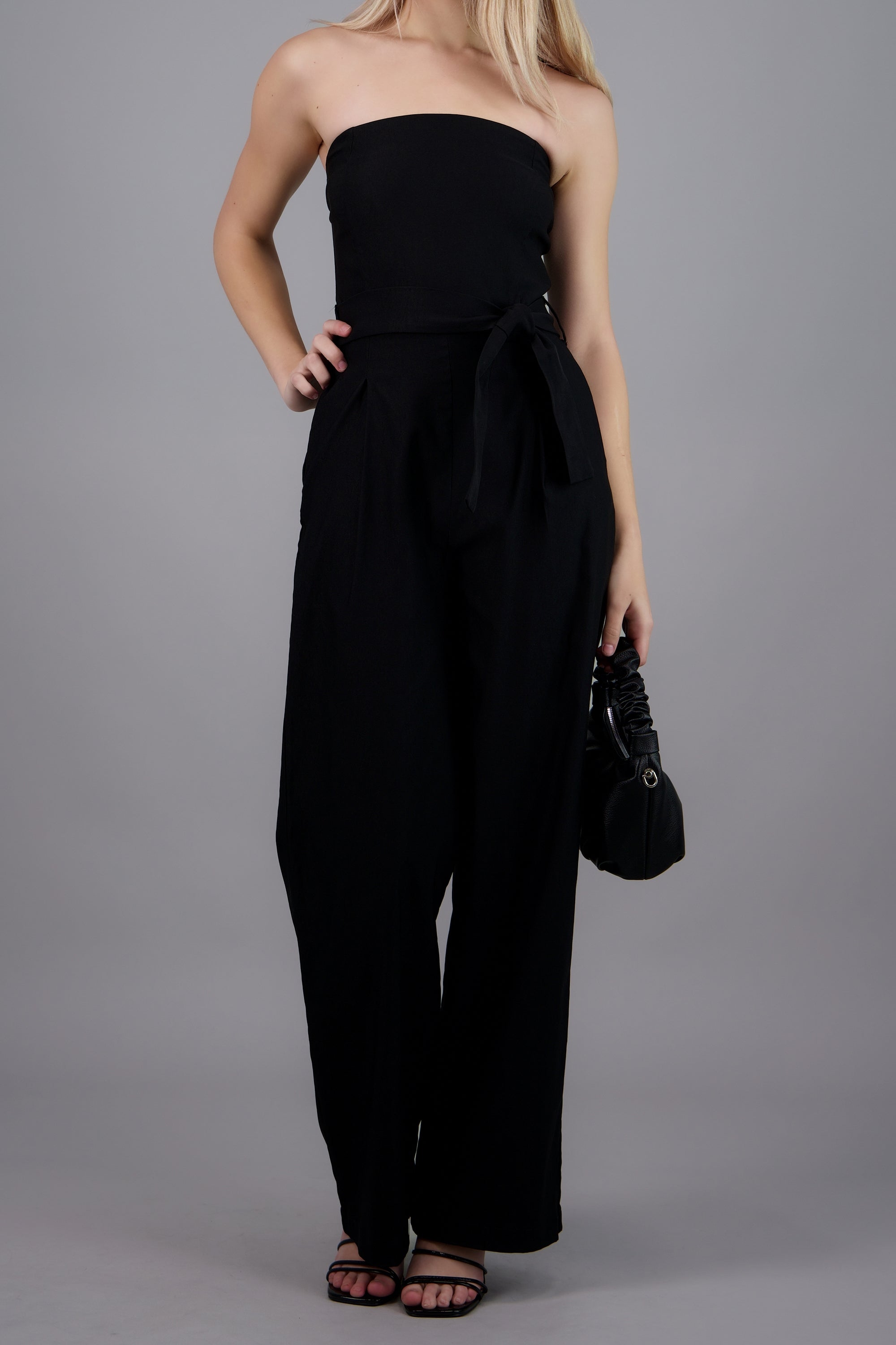 Jumpsuit strapless detalle cinturon NEGRO
