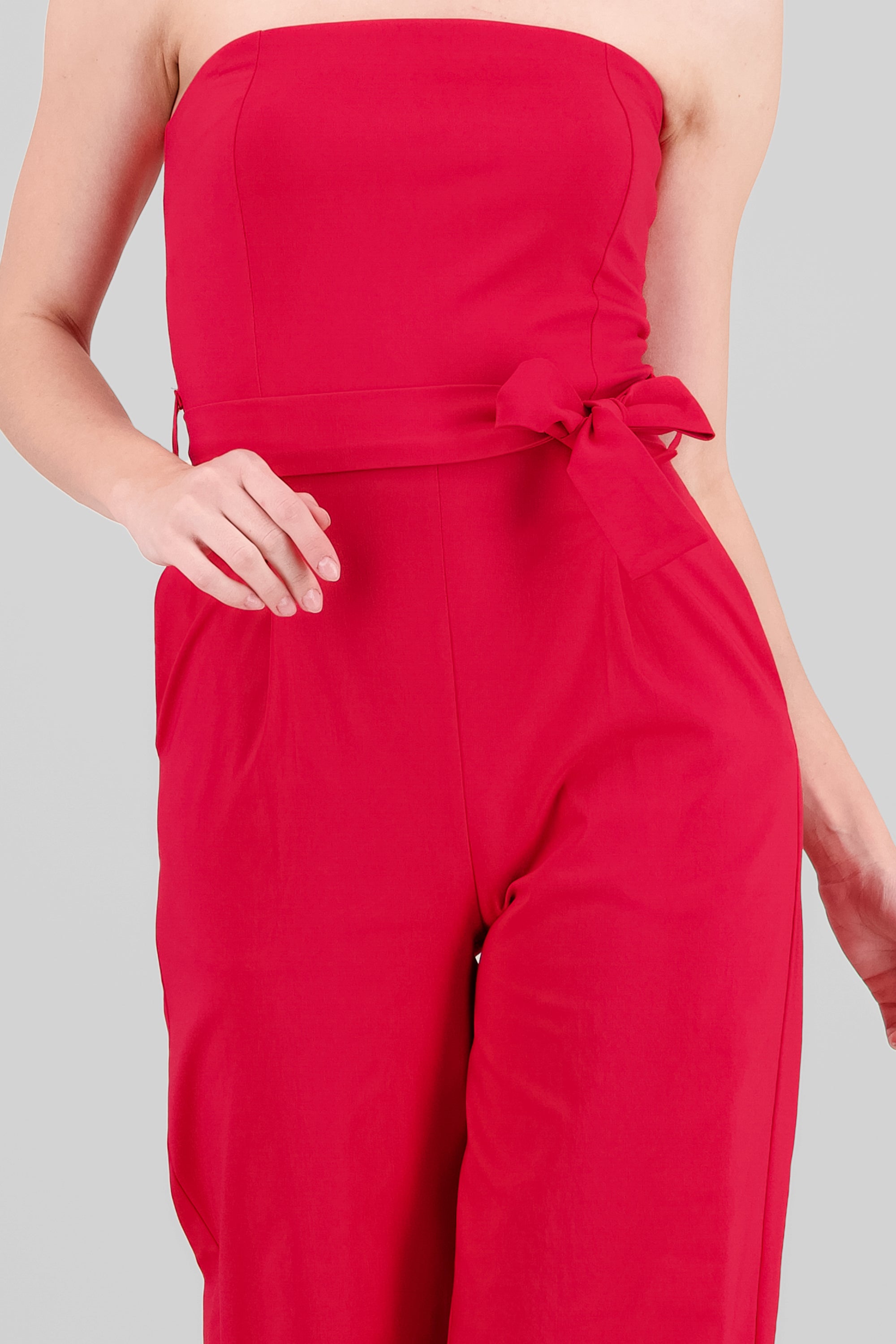 Jumpsuit strapless detalle cinturon ROJO CEREZA