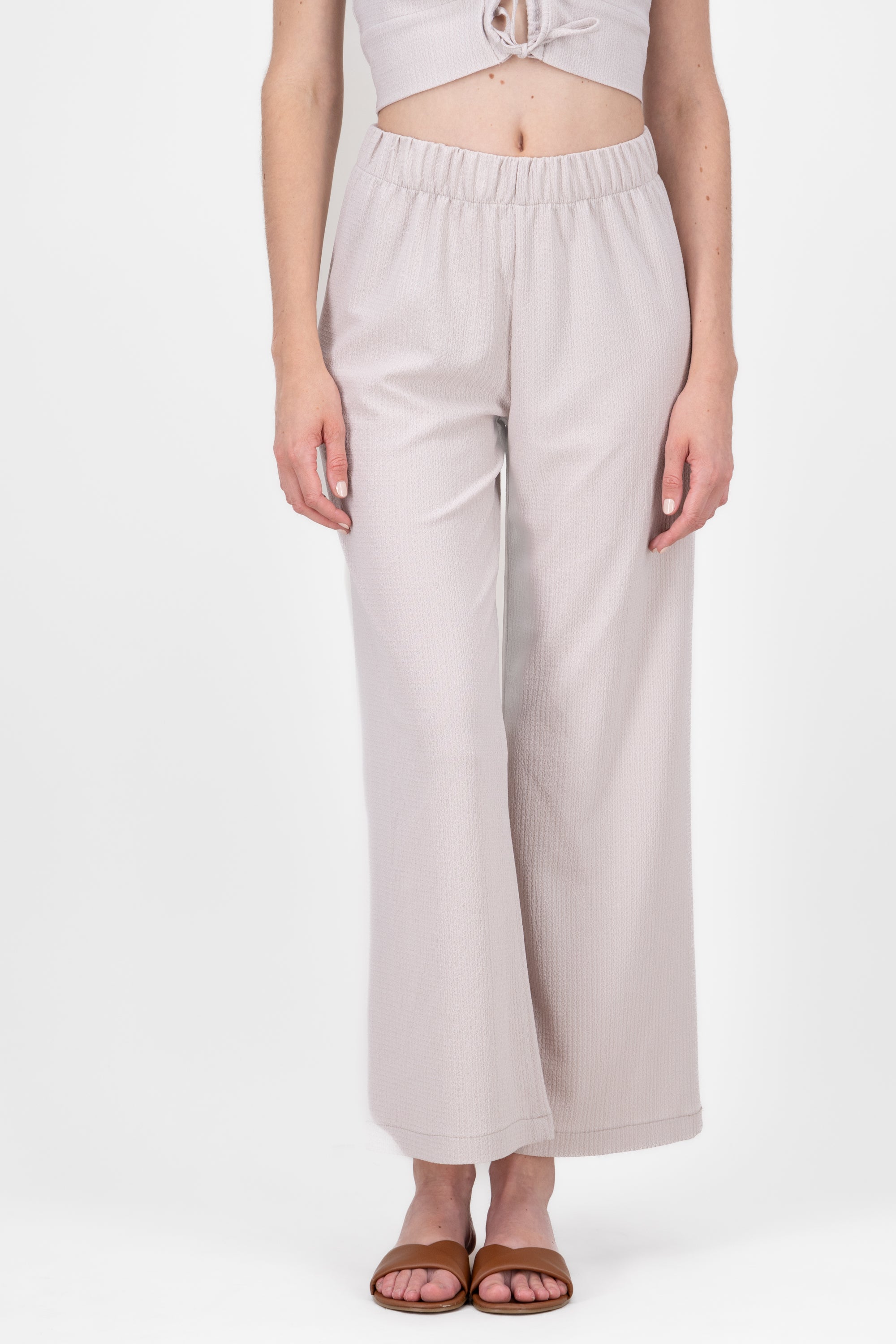 PANTALON AMPLIO TEXTURA ARENA