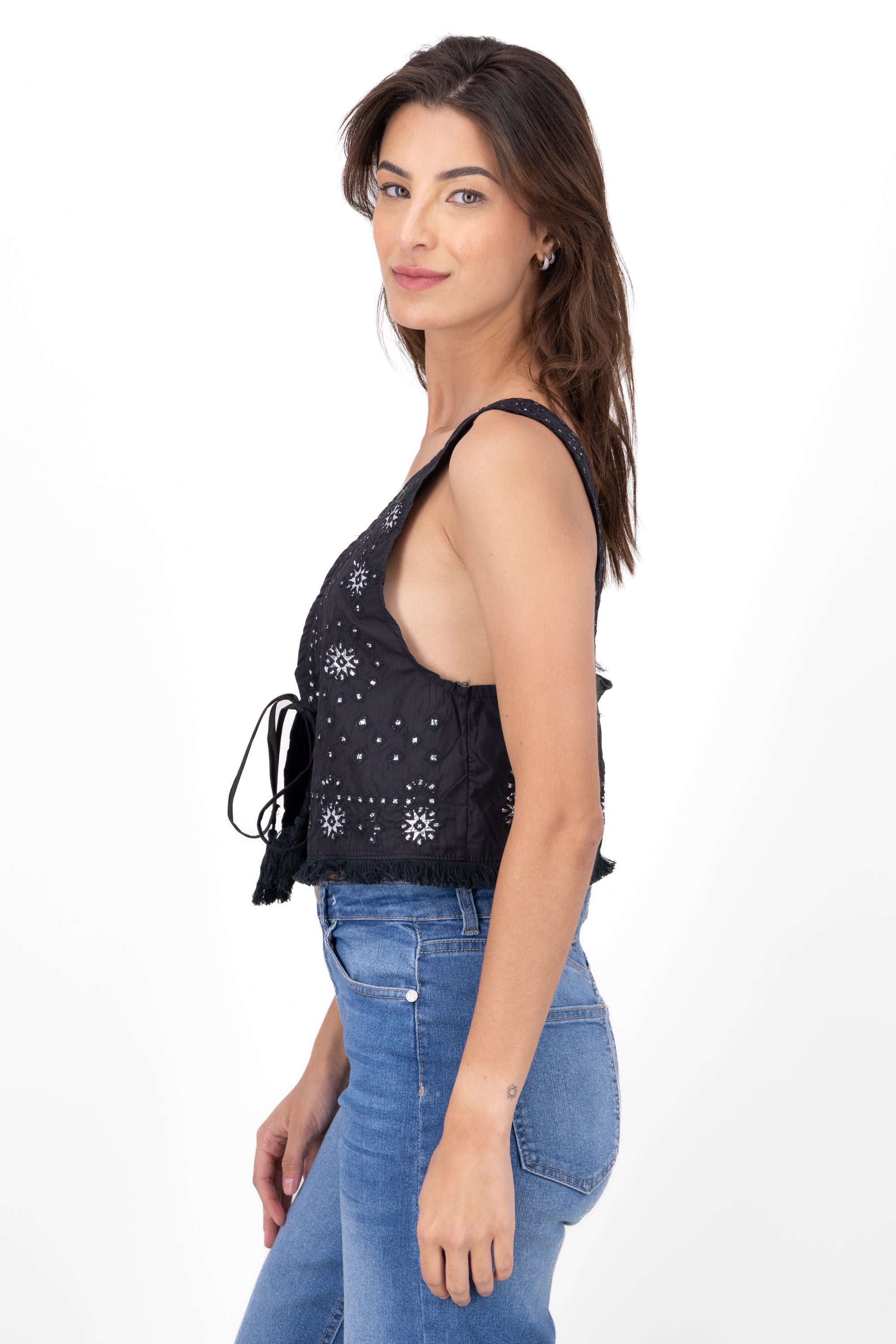 Blusa bordado sin mangas NEGRO