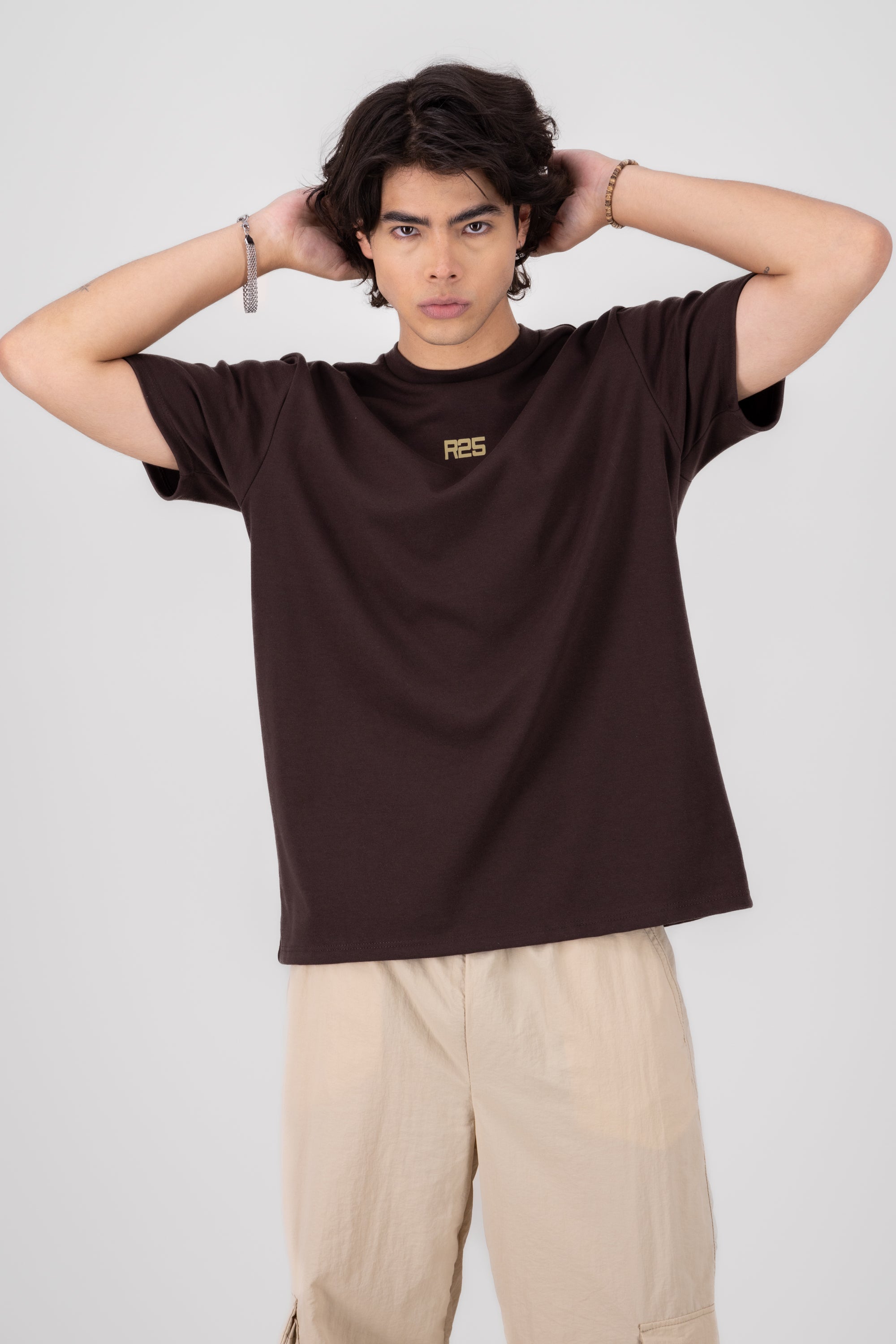 Playera oversized R25 CHOCOLATE