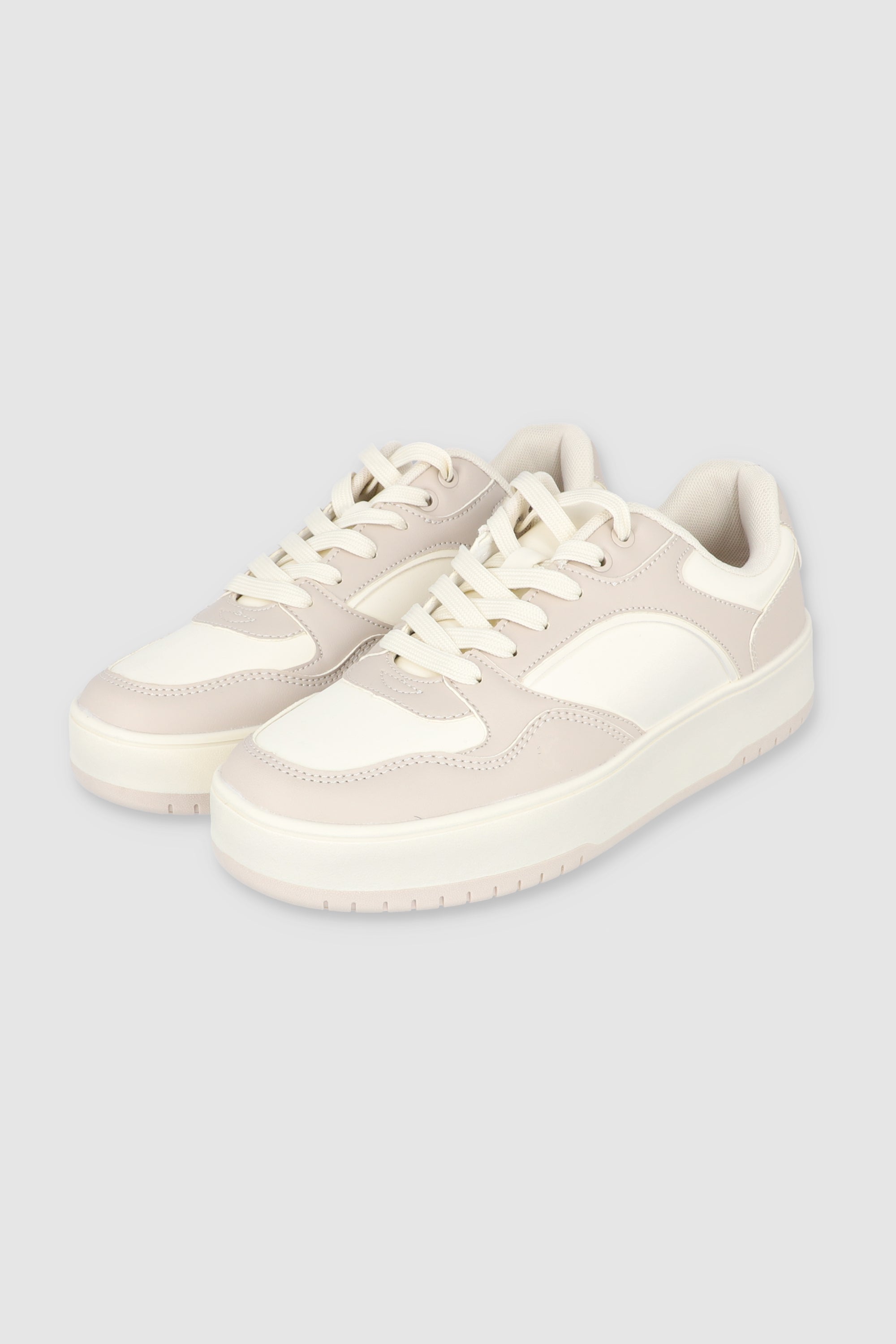 Tenis casual contrastes de color BEIGE